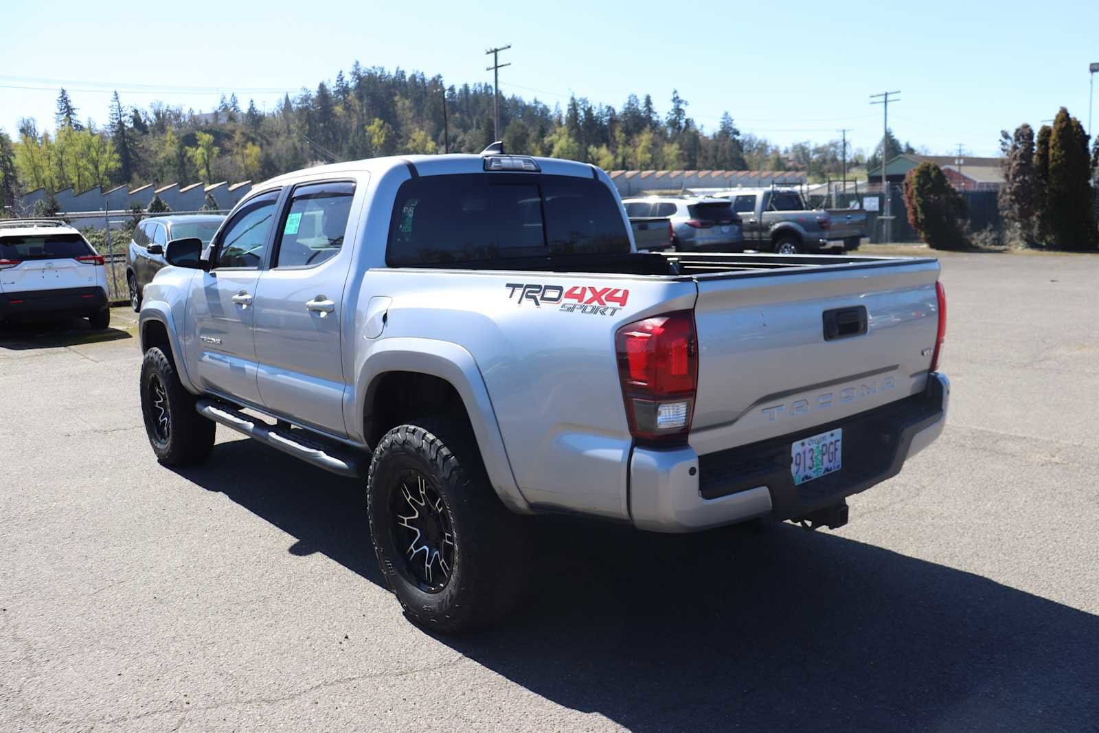 Thumbnail: 2018 Toyota Tacoma - 7