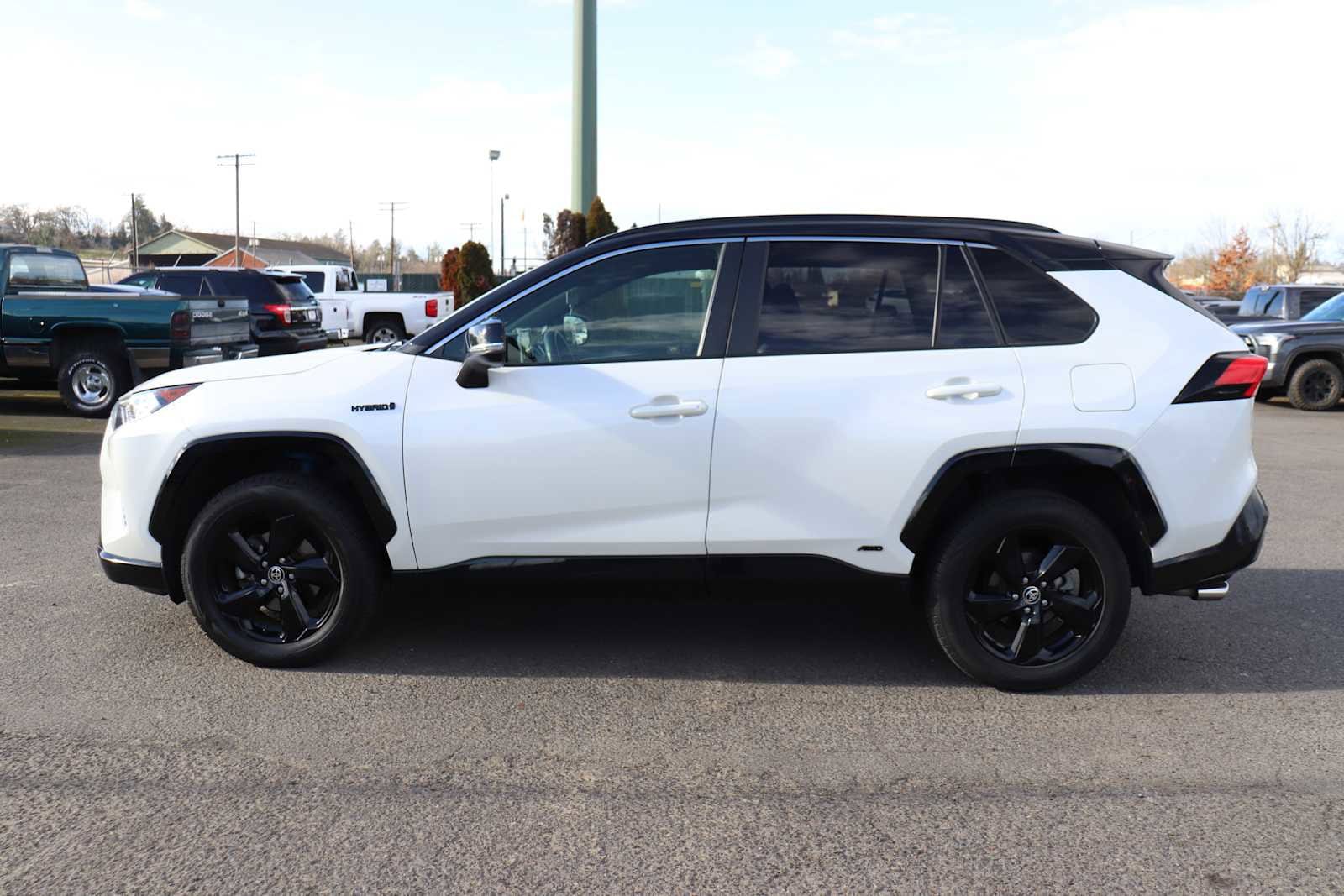 Thumbnail: 2021 Toyota RAV4 - 8