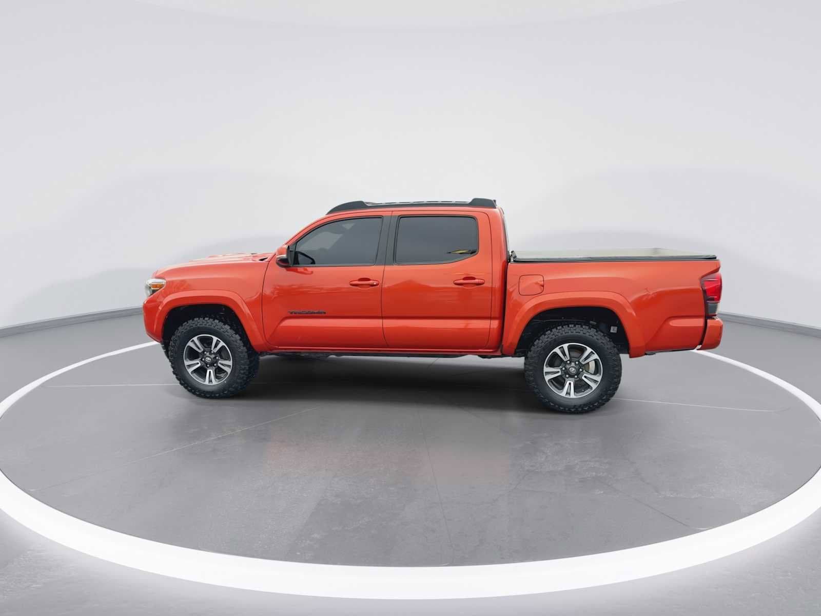 Thumbnail: 2018 Toyota Tacoma - 5