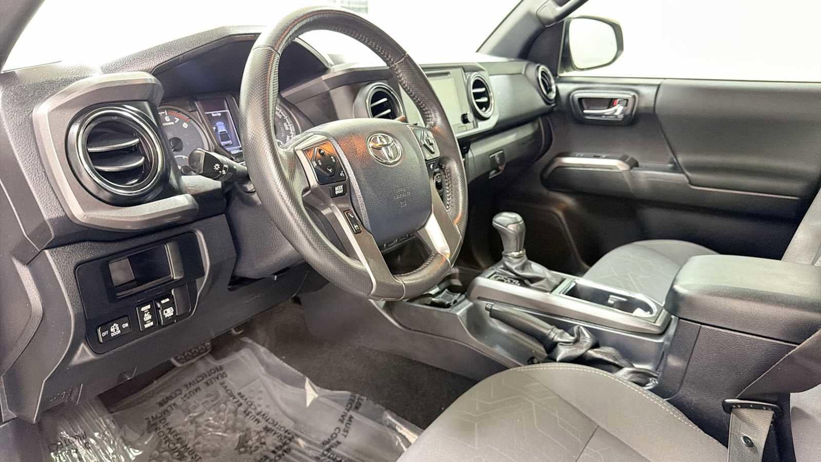 Thumbnail: 2017 Toyota Tacoma - 12