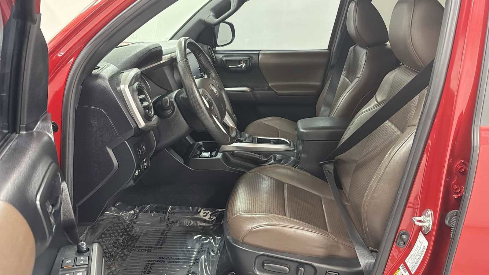 Thumbnail: 2022 Toyota Tacoma - 13