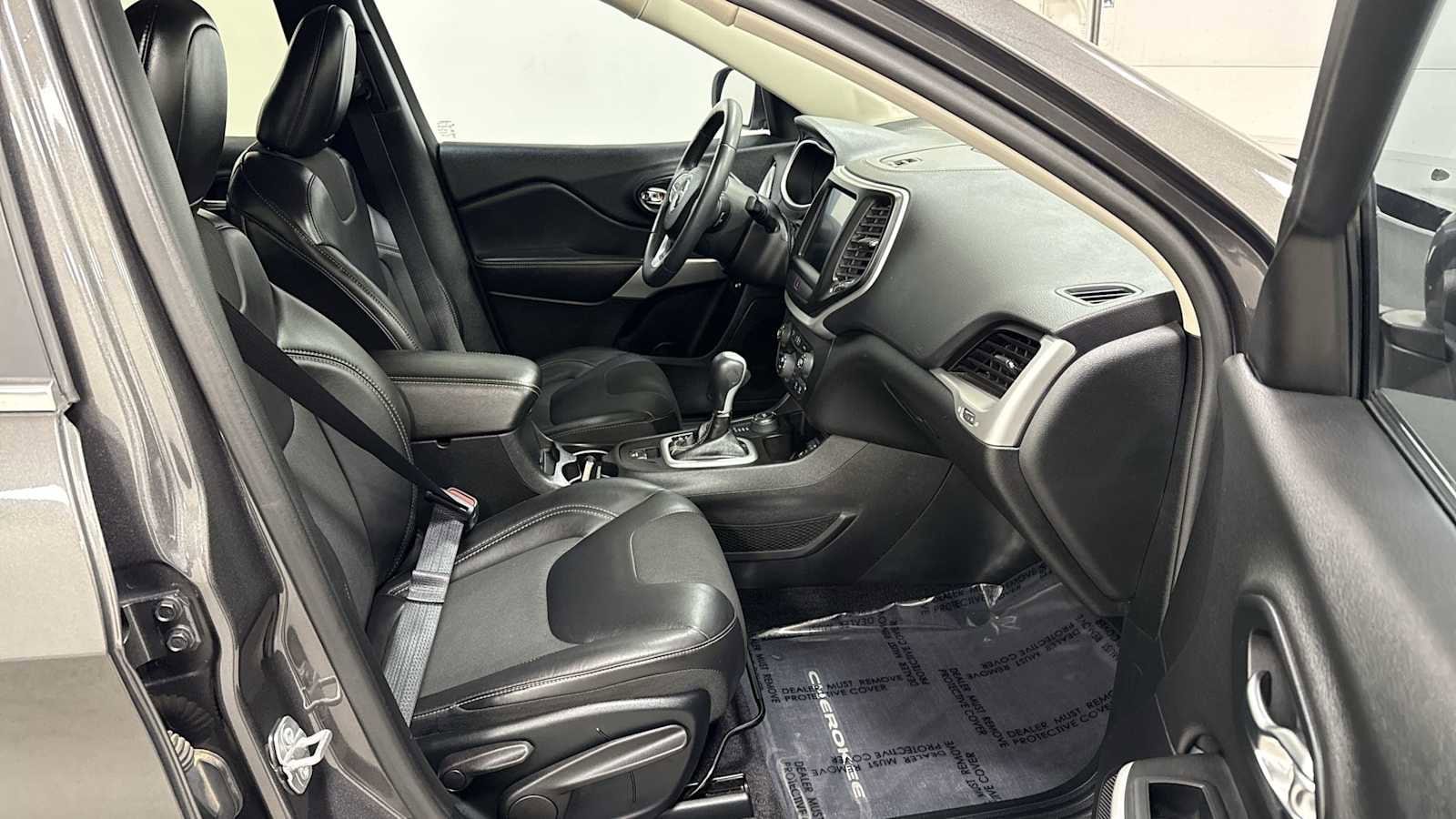 Thumbnail: 2018 Jeep Cherokee - 28