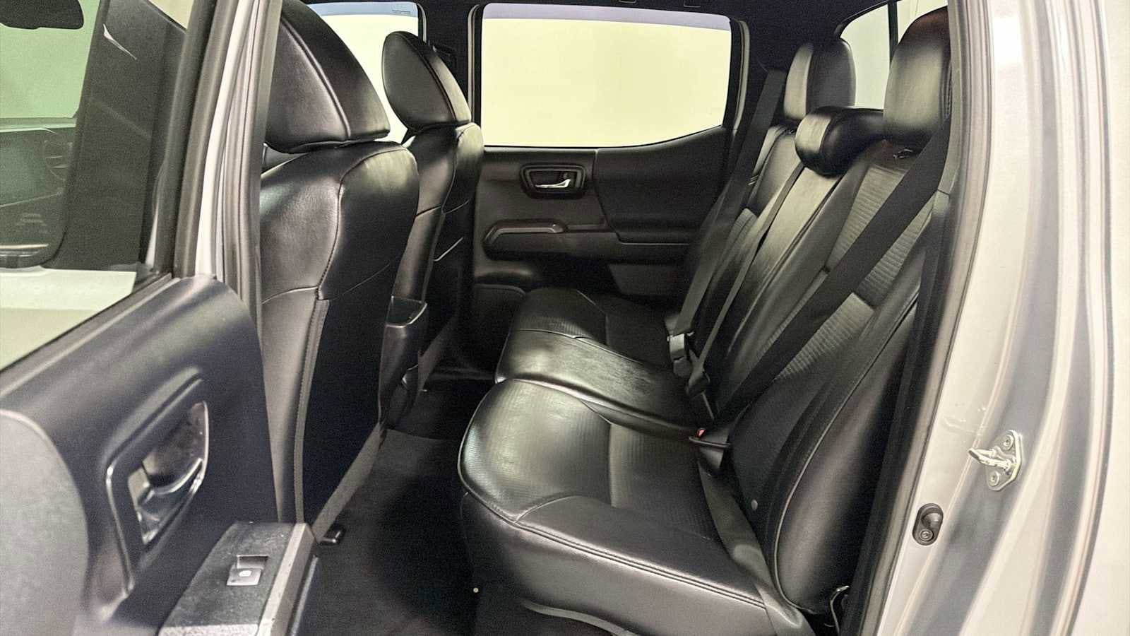 Thumbnail: 2018 Toyota Tacoma - 25