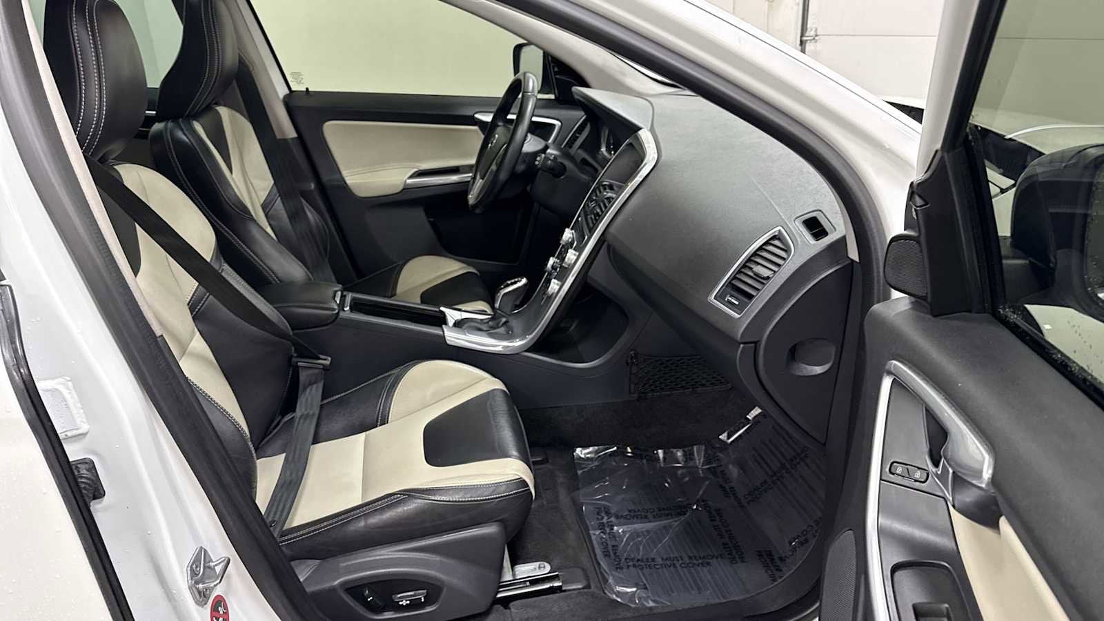 Thumbnail: 2017 Volvo XC60 - 30