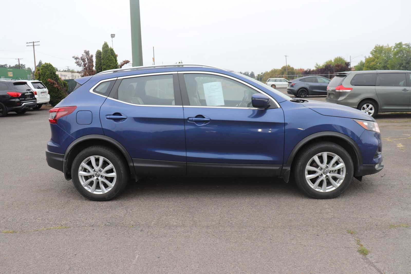 2022 Nissan Rogue Sport SV photo 2