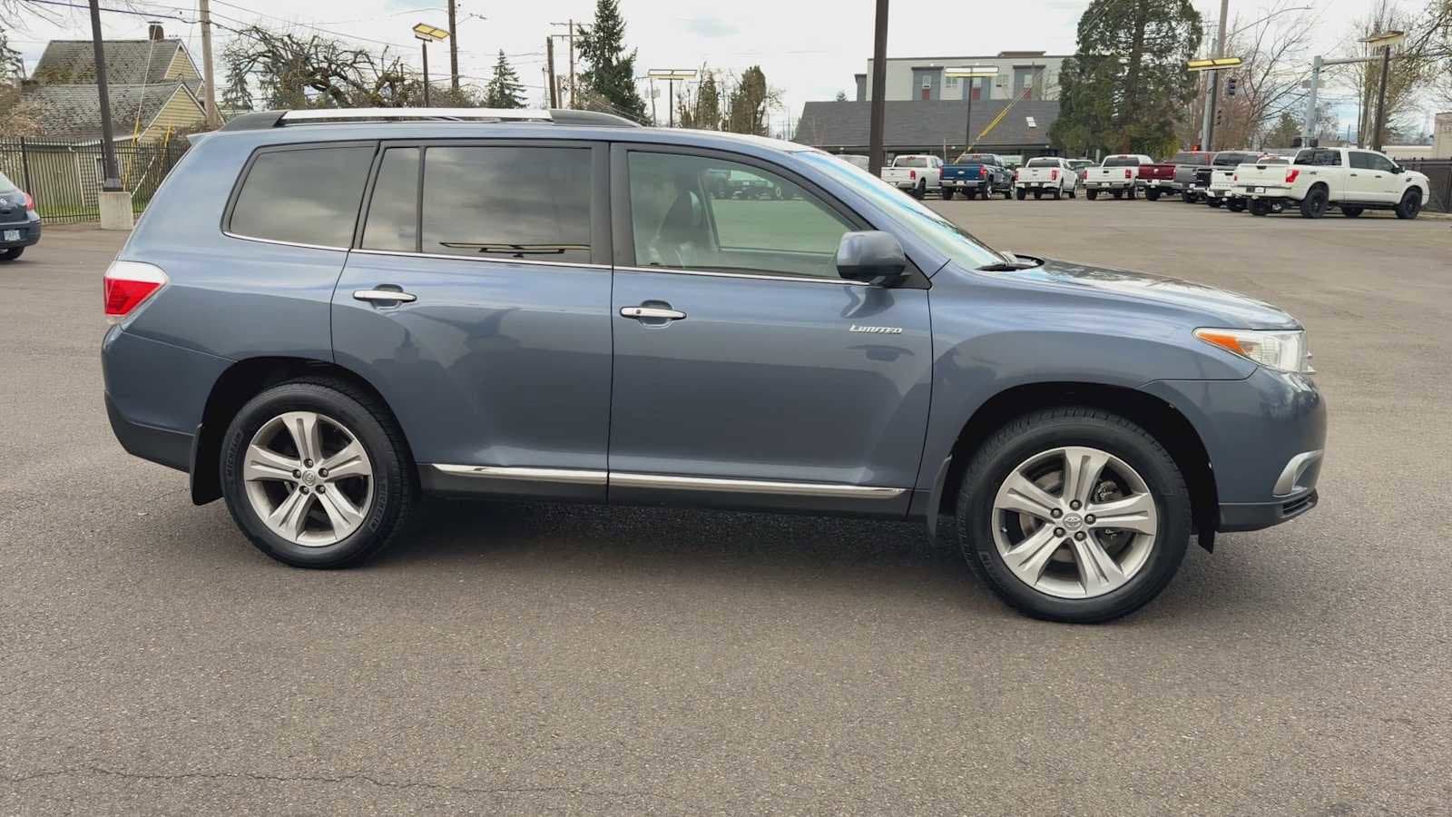 Thumbnail: 2011 Toyota Highlander - 9