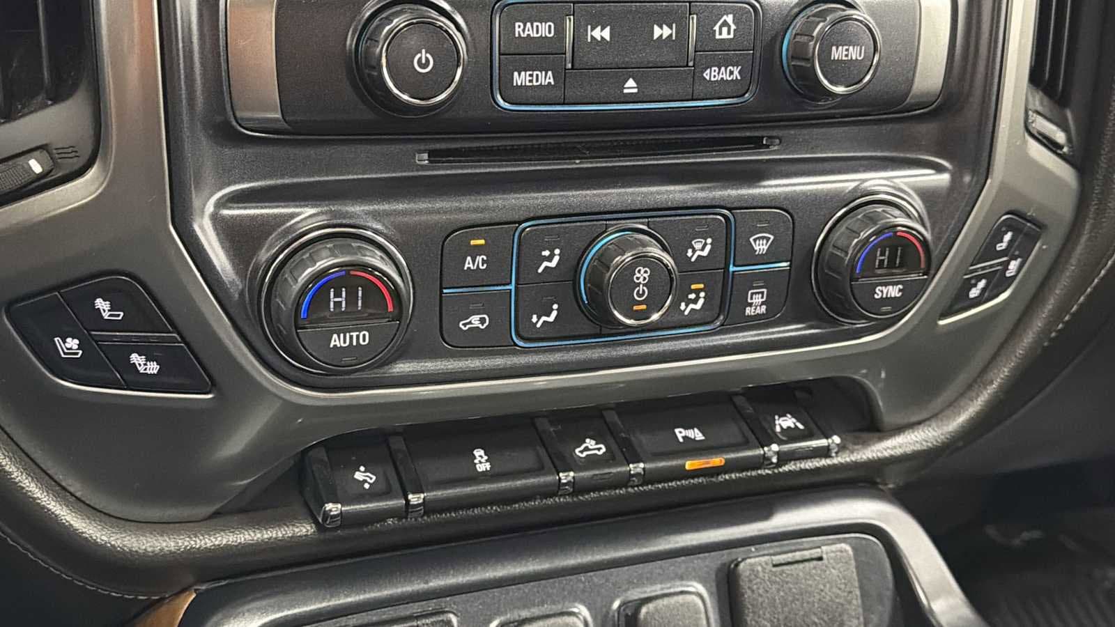 Thumbnail: 2016 Chevrolet Silverado 1500 - 21