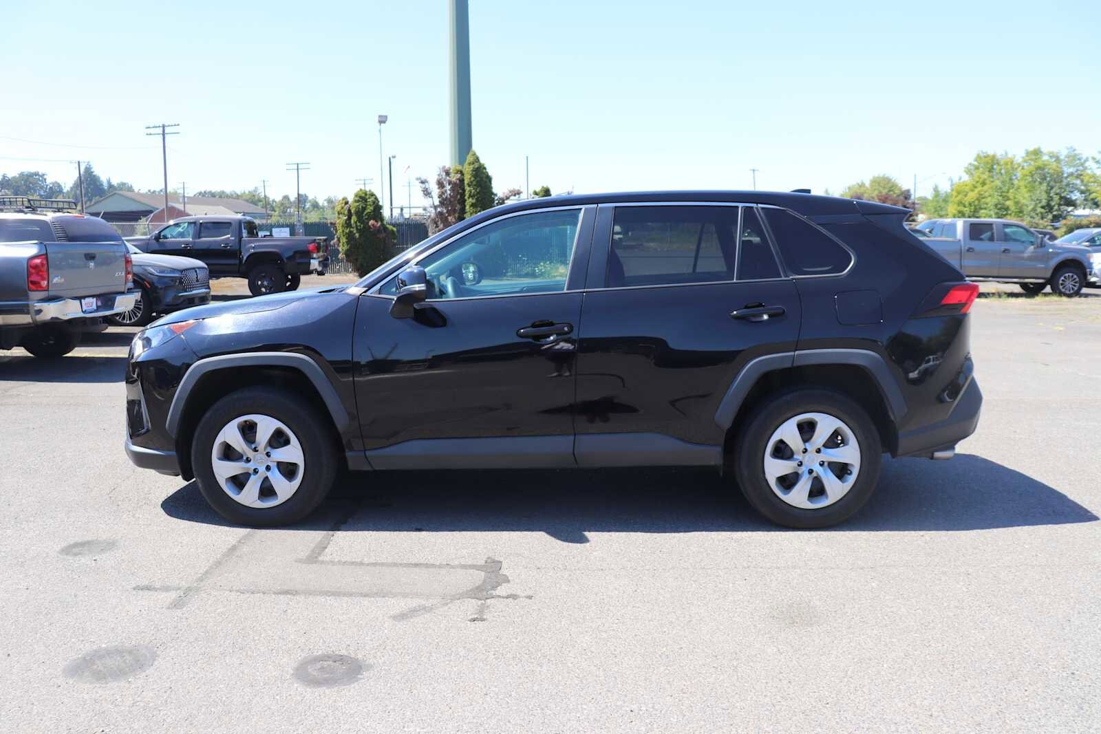 Thumbnail: 2022 Toyota RAV4 - 8