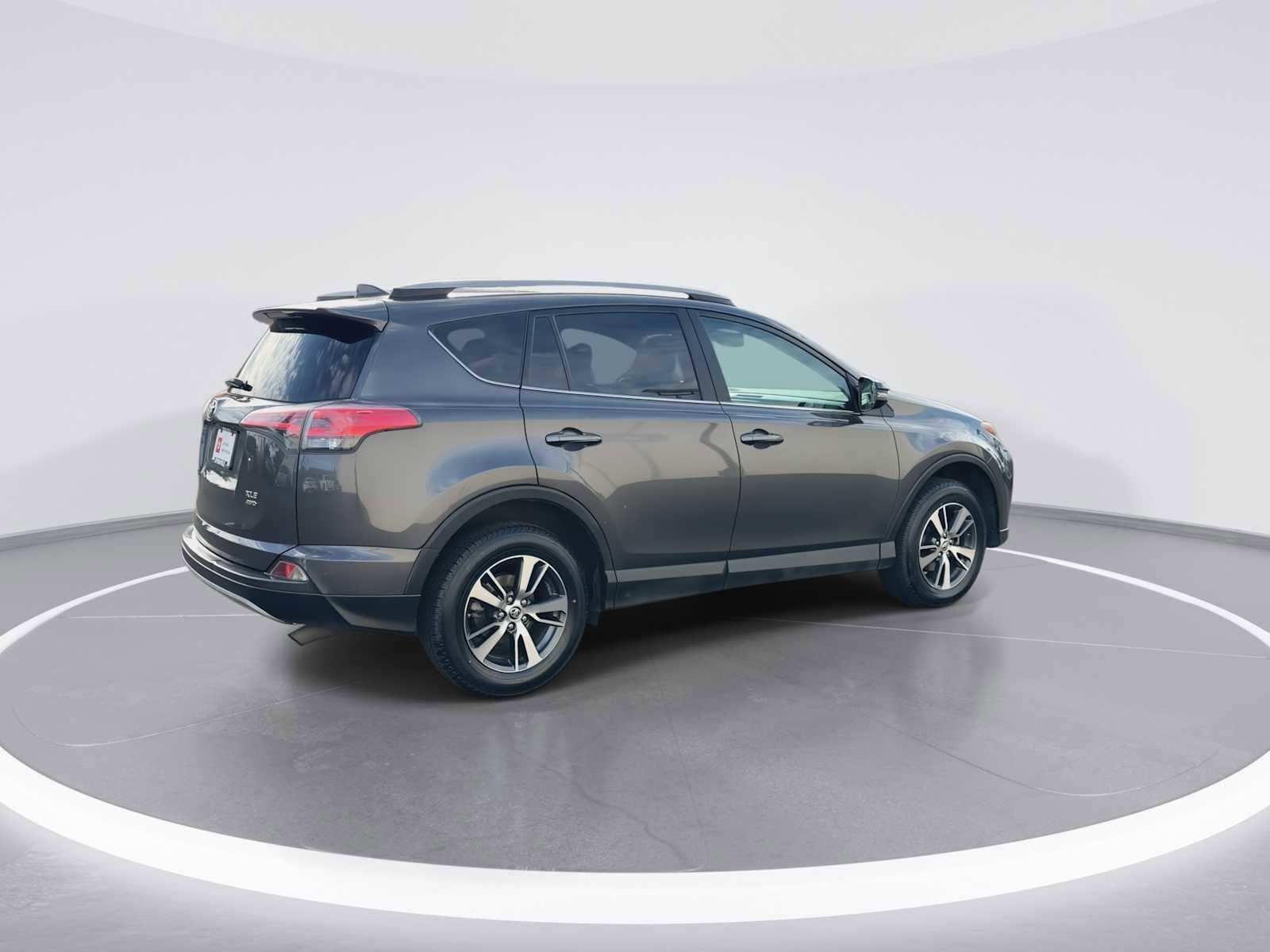 Thumbnail: 2017 Toyota RAV4 - 8