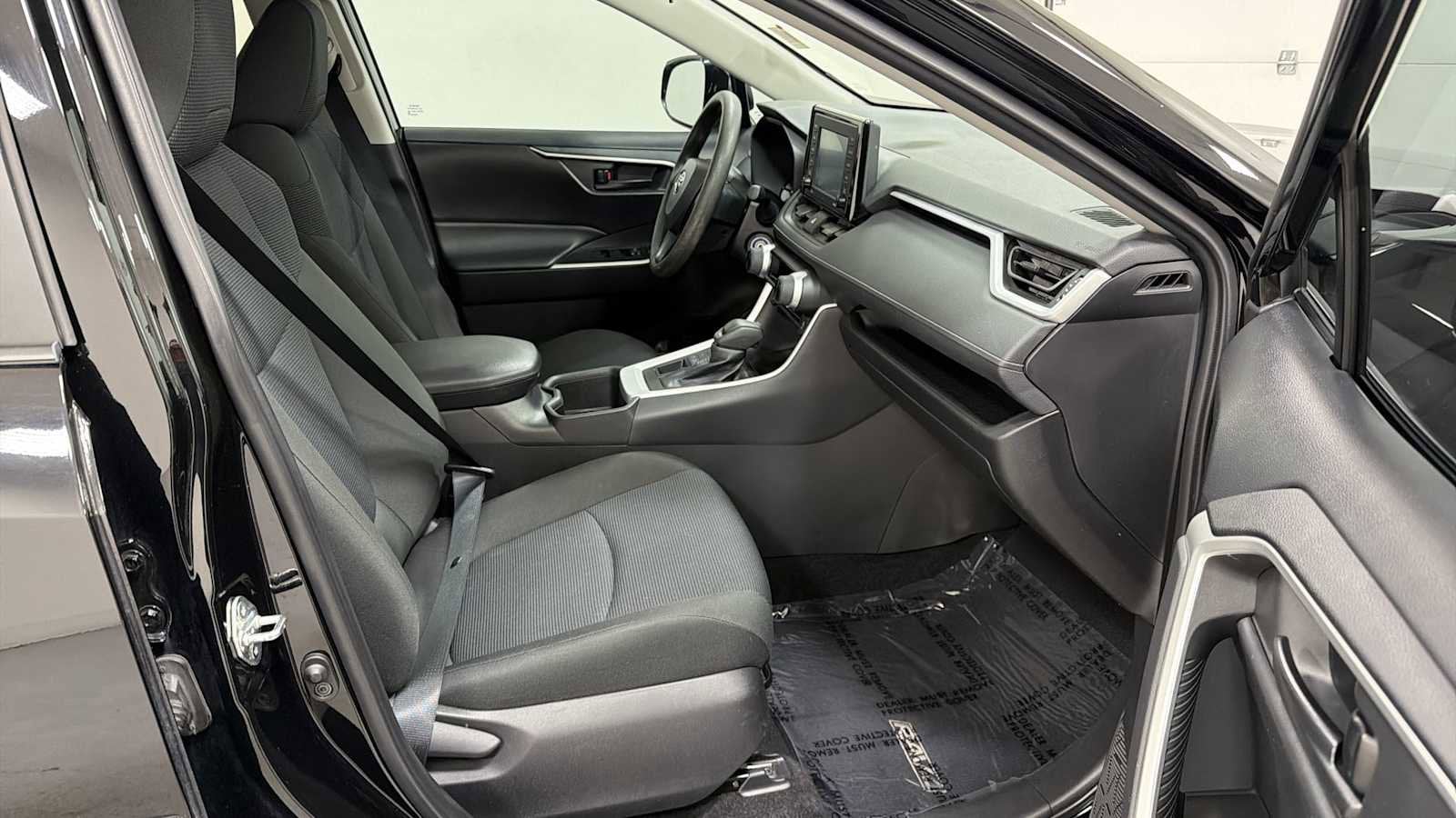 Thumbnail: 2022 Toyota RAV4 - 28