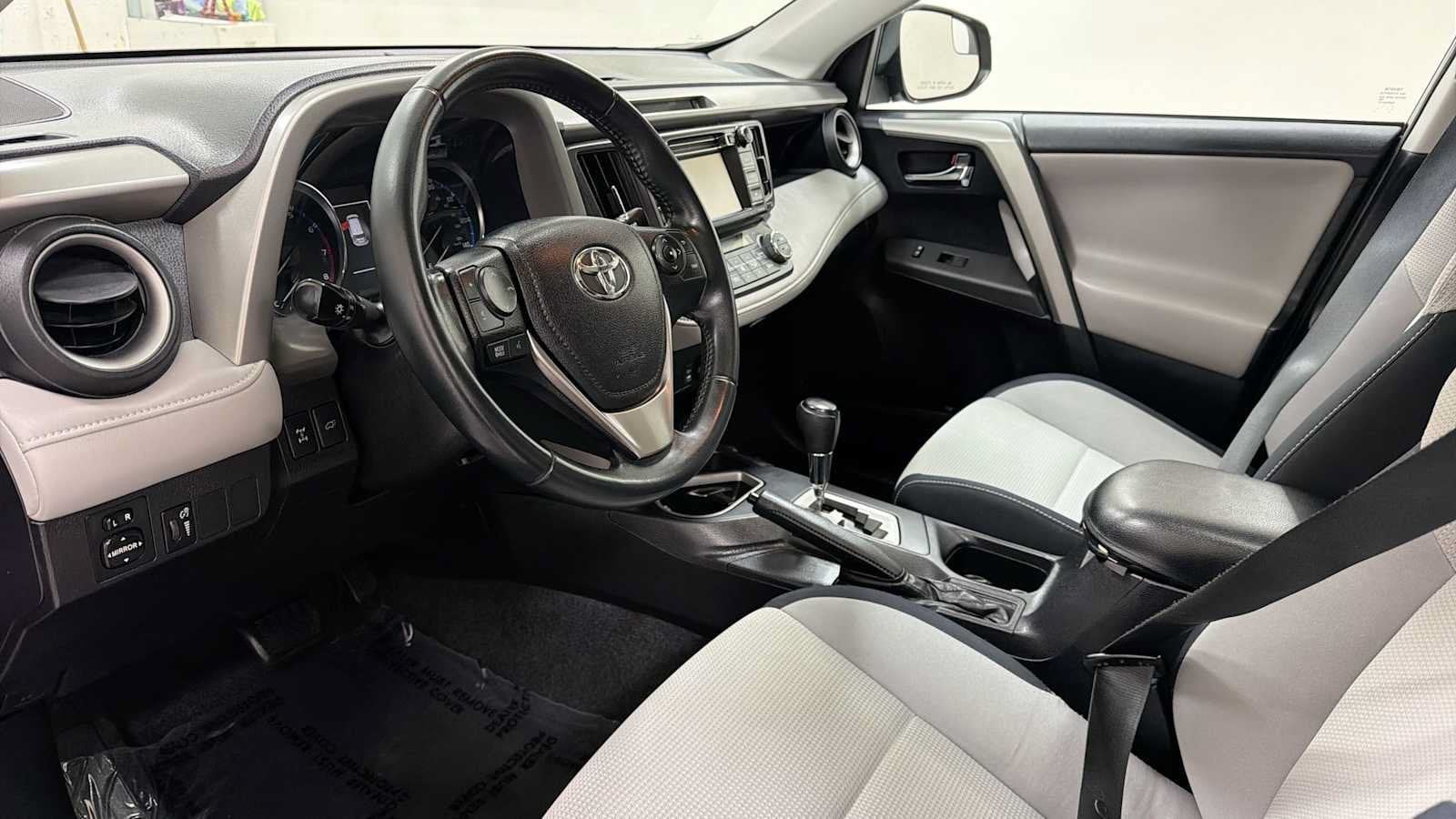 Thumbnail: 2016 Toyota RAV4 - 11