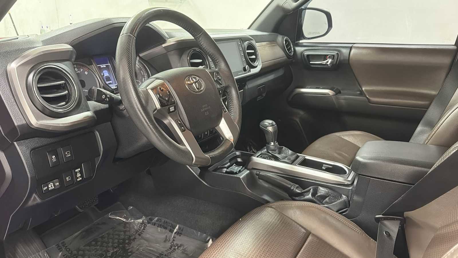 Thumbnail: 2022 Toyota Tacoma - 12