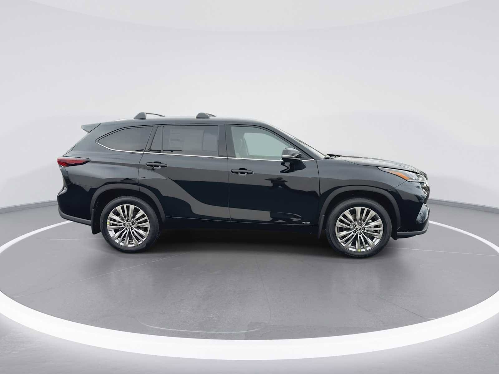 Thumbnail: 2026 Toyota Highlander - 9