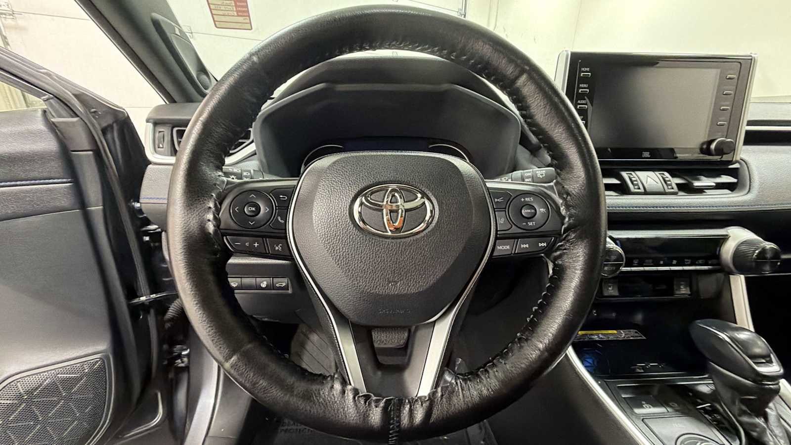 Thumbnail: 2019 Toyota RAV4 - 16