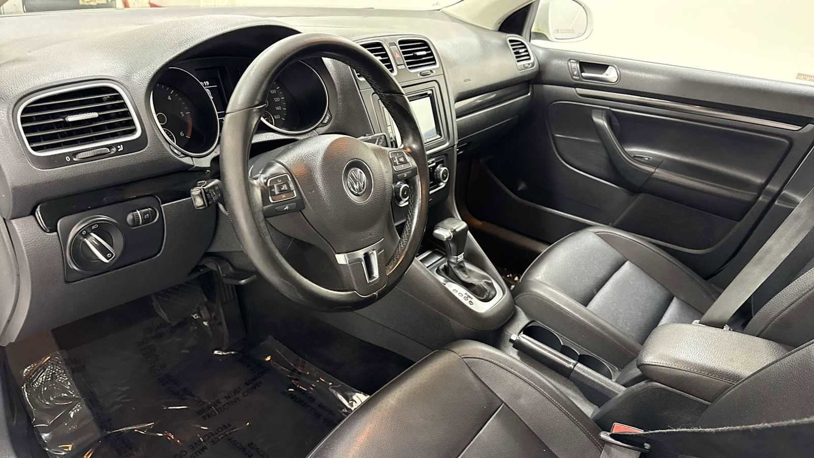 Thumbnail: 2011 Volkswagen Jetta - 12