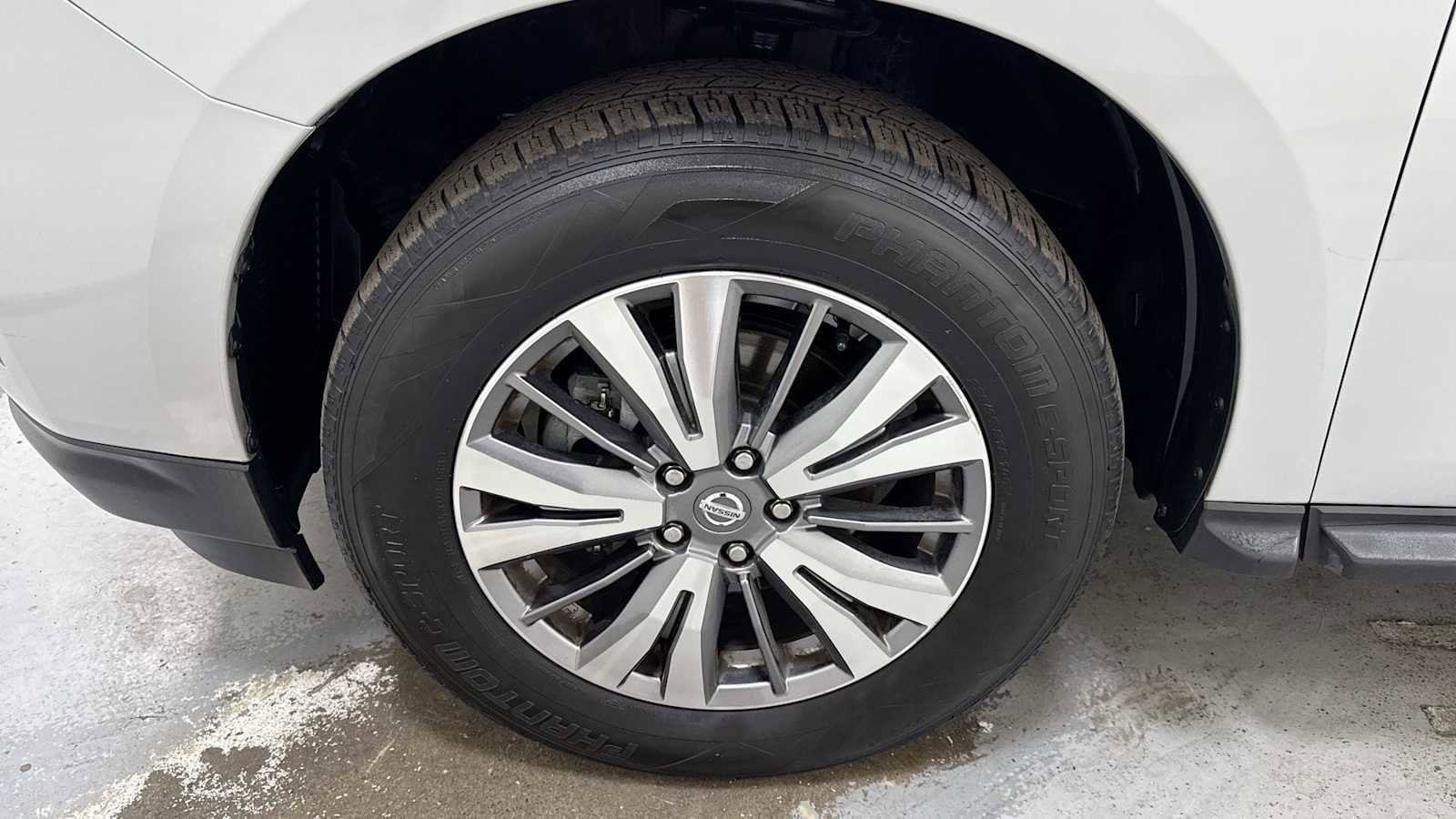 Thumbnail: 2019 Nissan Pathfinder - 10