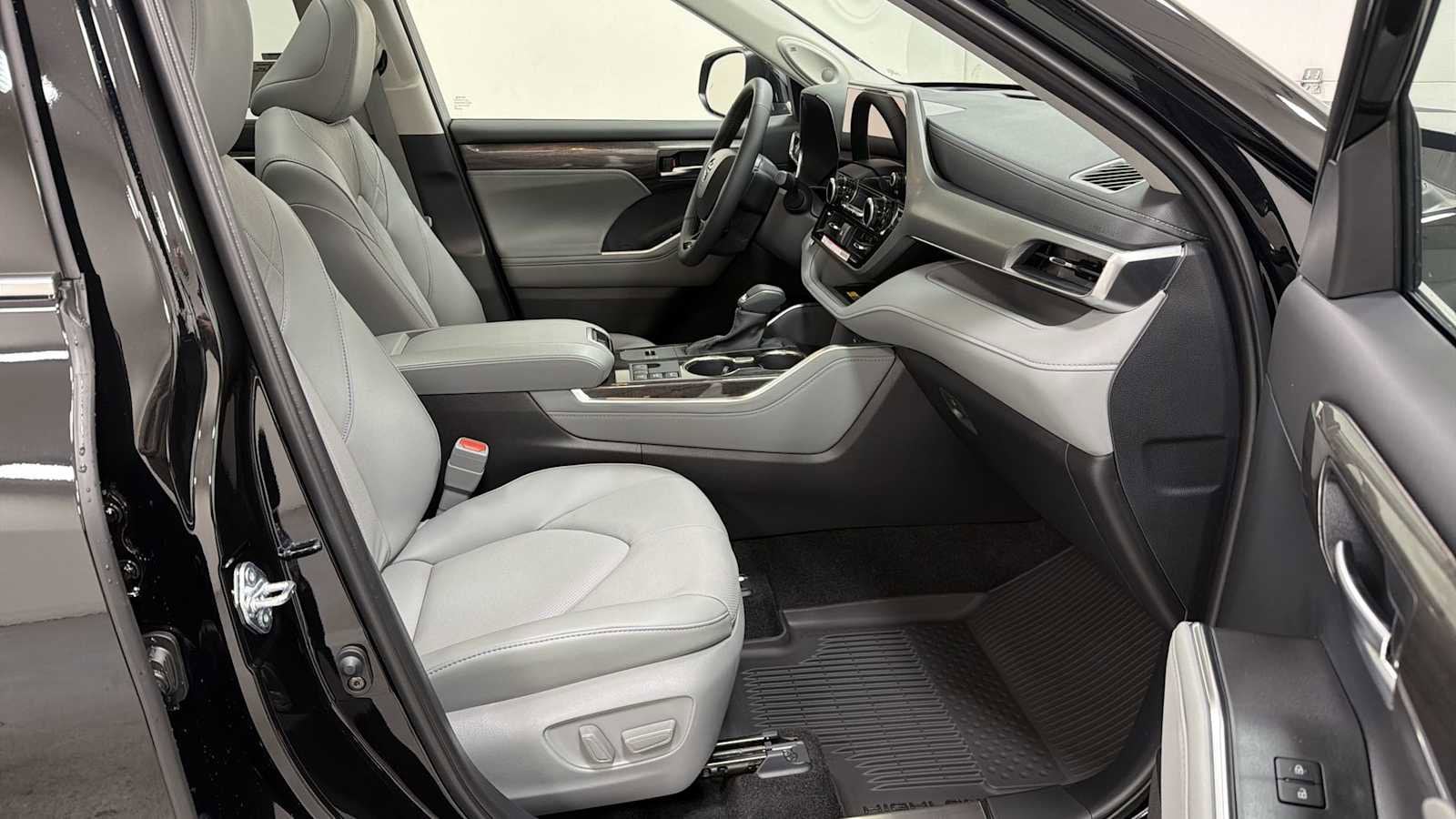 Thumbnail: 2026 Toyota Highlander - 31