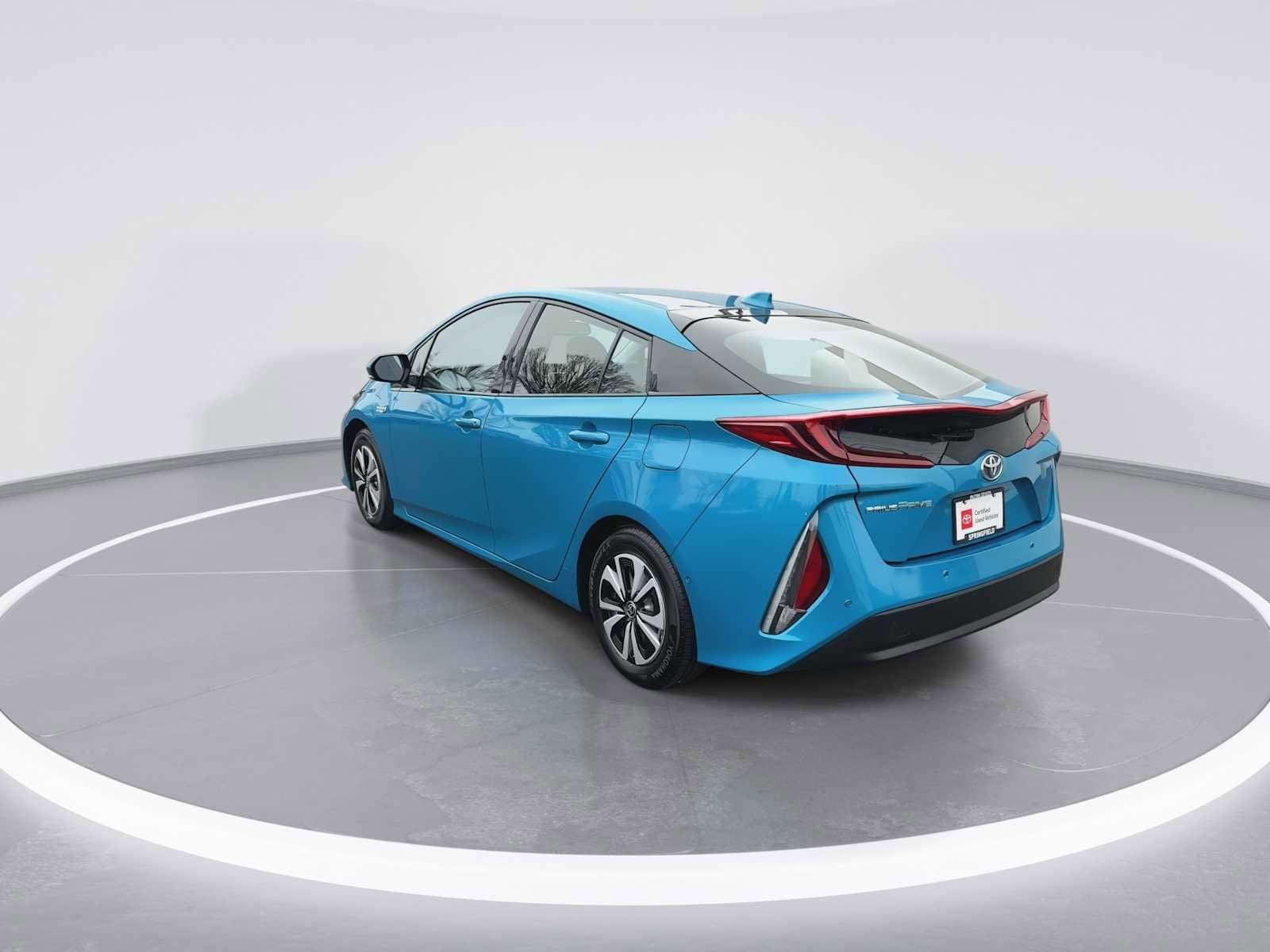 Thumbnail: 2017 Toyota Prius Prime - 6