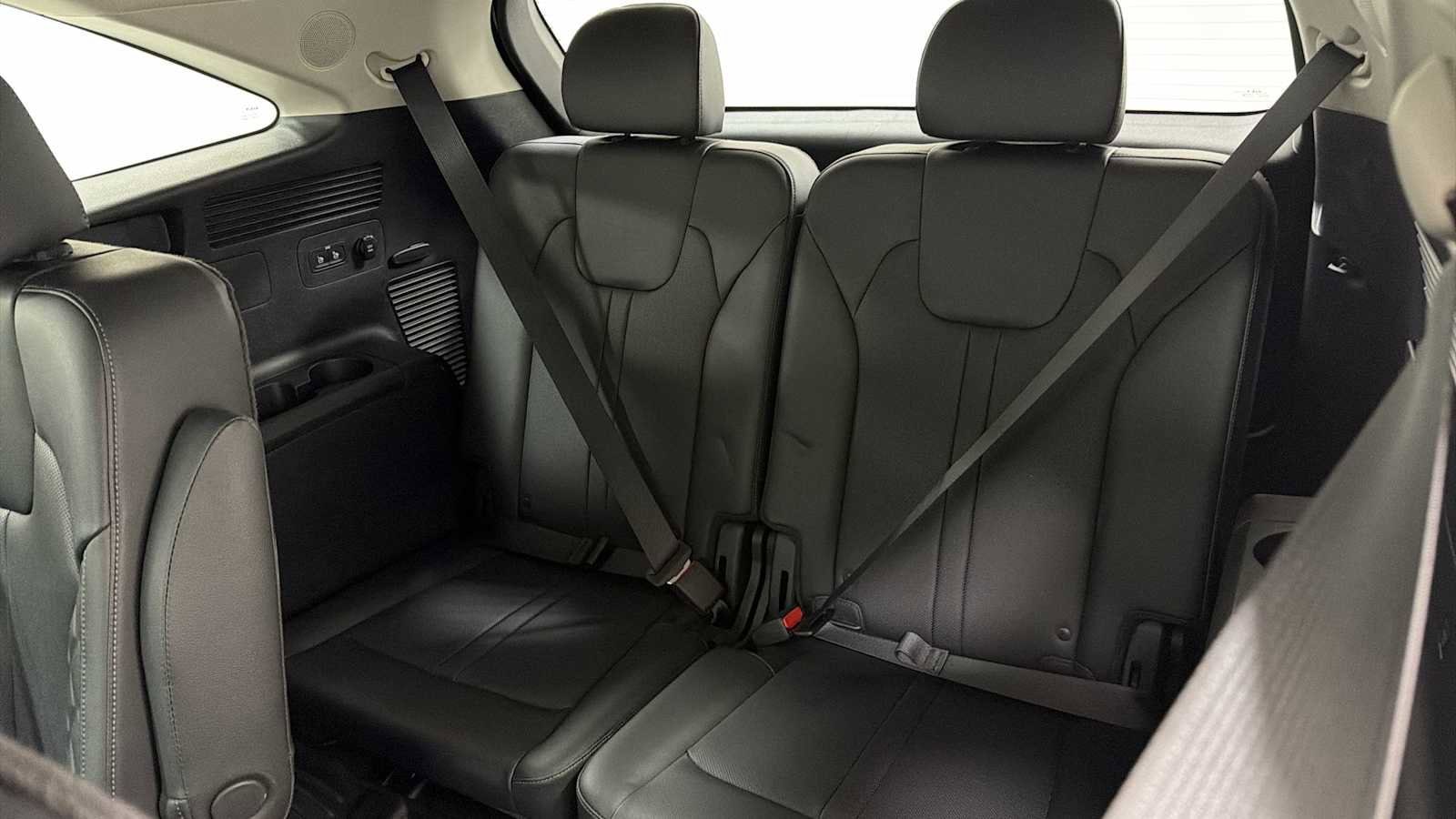 Thumbnail: 2023 Kia Sorento - 26