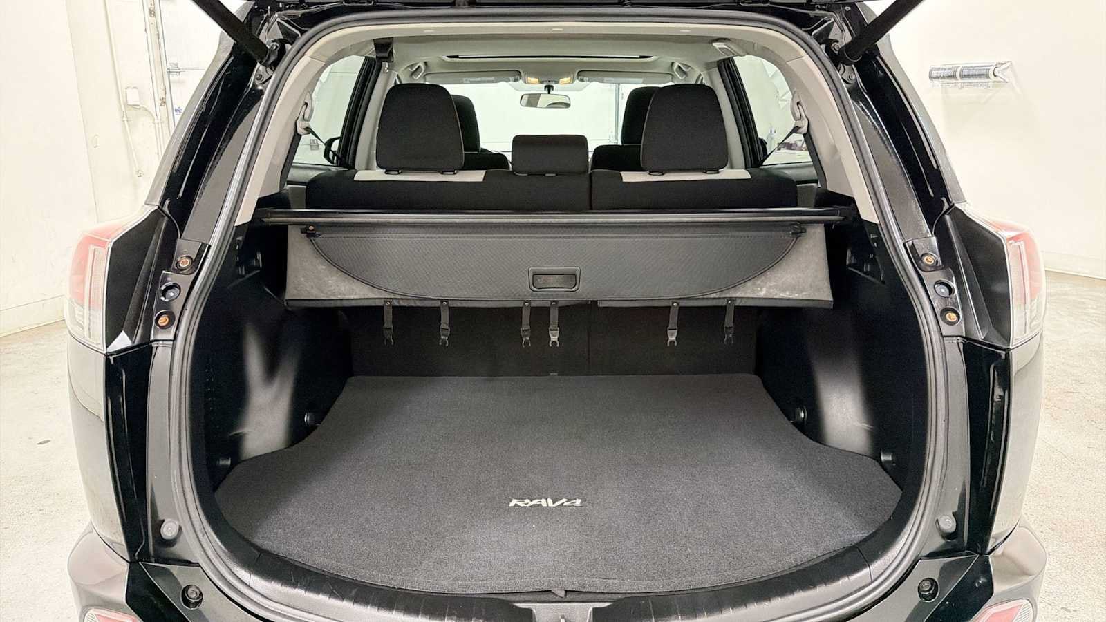 Thumbnail: 2016 Toyota RAV4 - 26