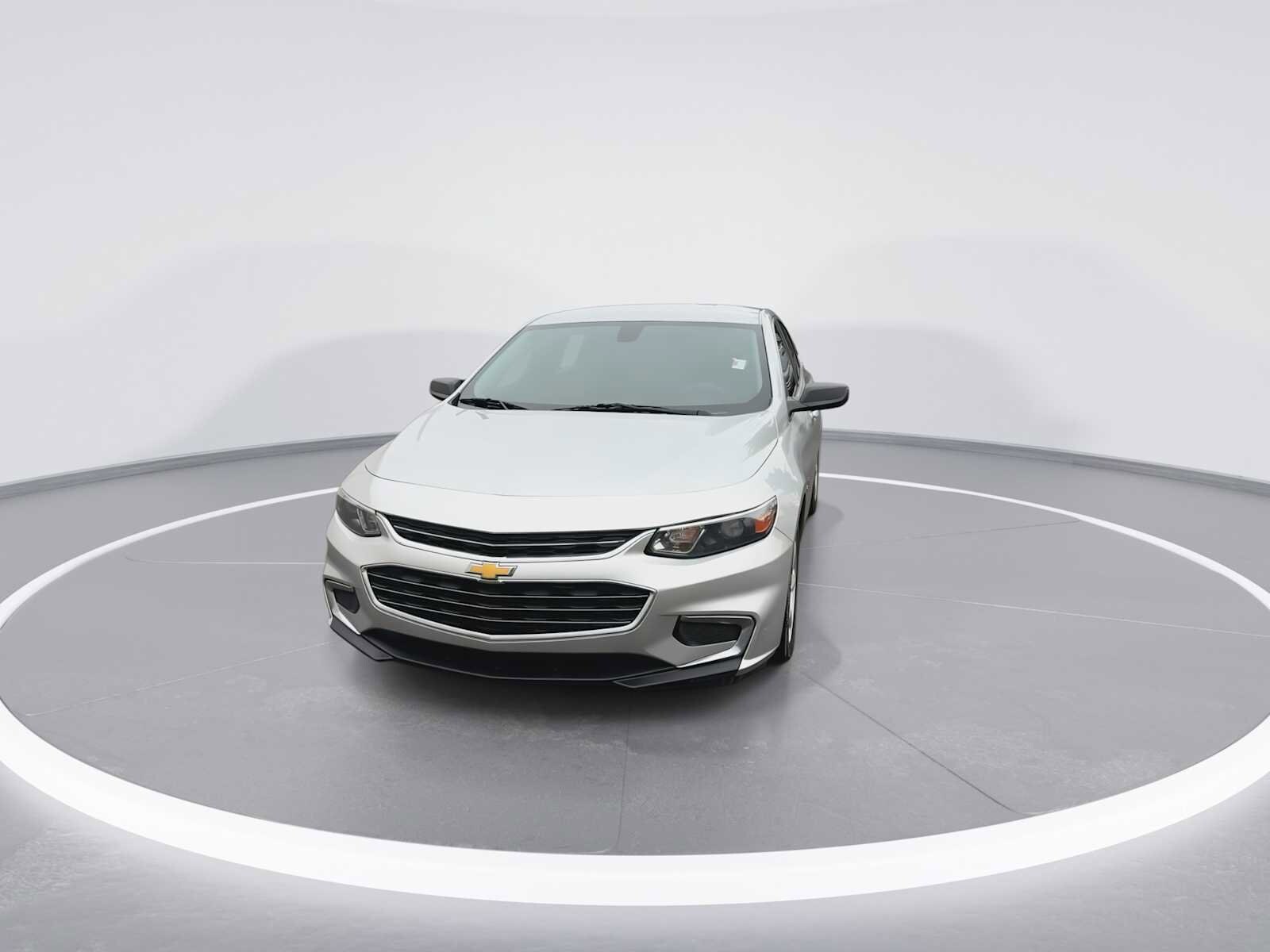 Thumbnail: 2018 Chevrolet Malibu - 3