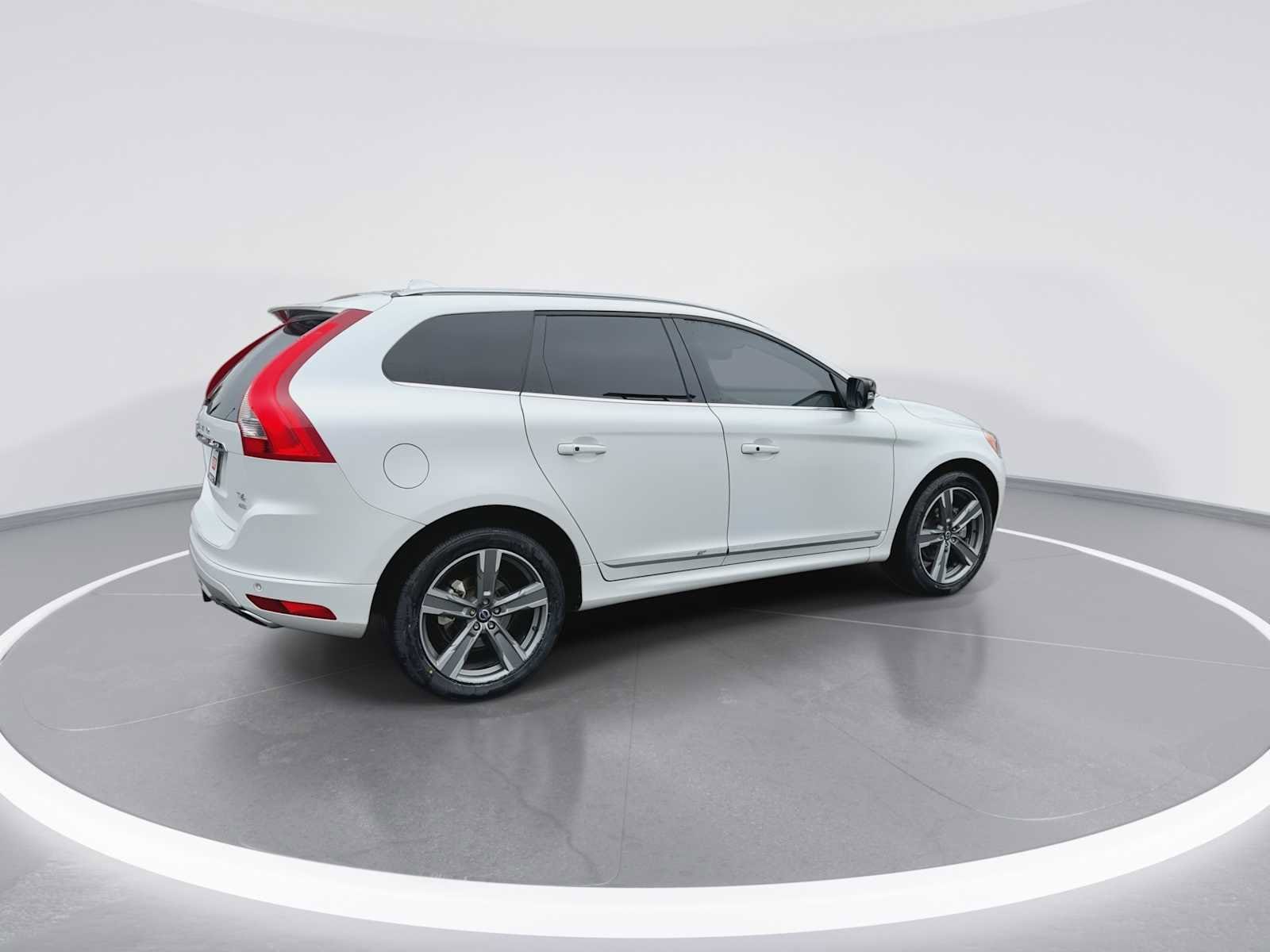 Thumbnail: 2017 Volvo XC60 - 8