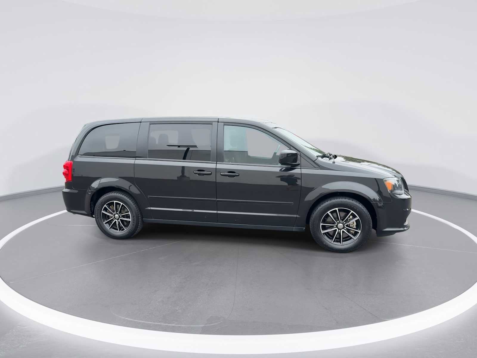 Thumbnail: 2015 Dodge Grand Caravan - 9