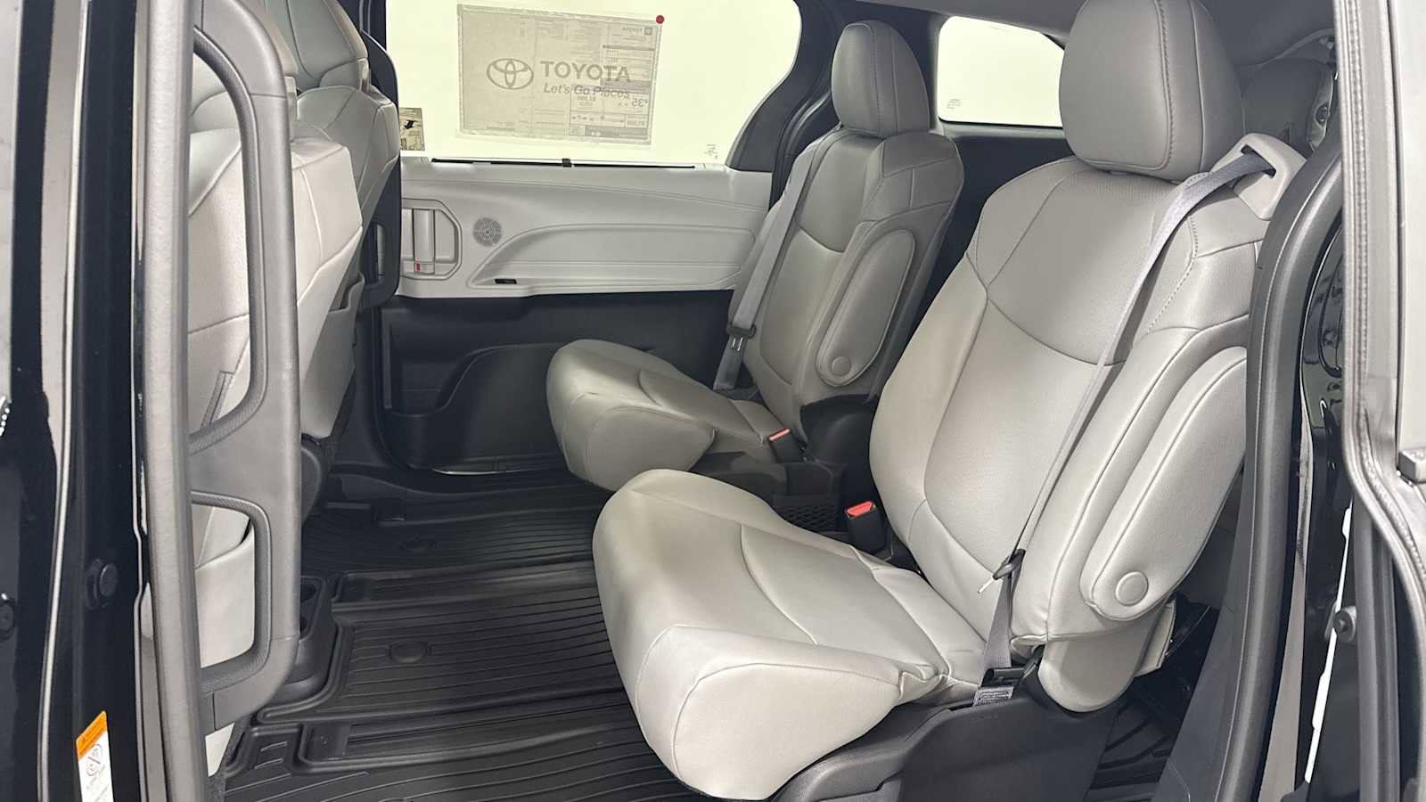 Thumbnail: 2025 Toyota Sienna - 25