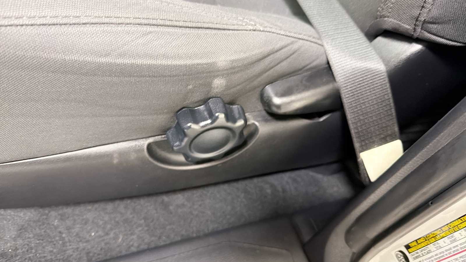Thumbnail: 2016 Toyota Tacoma - 14