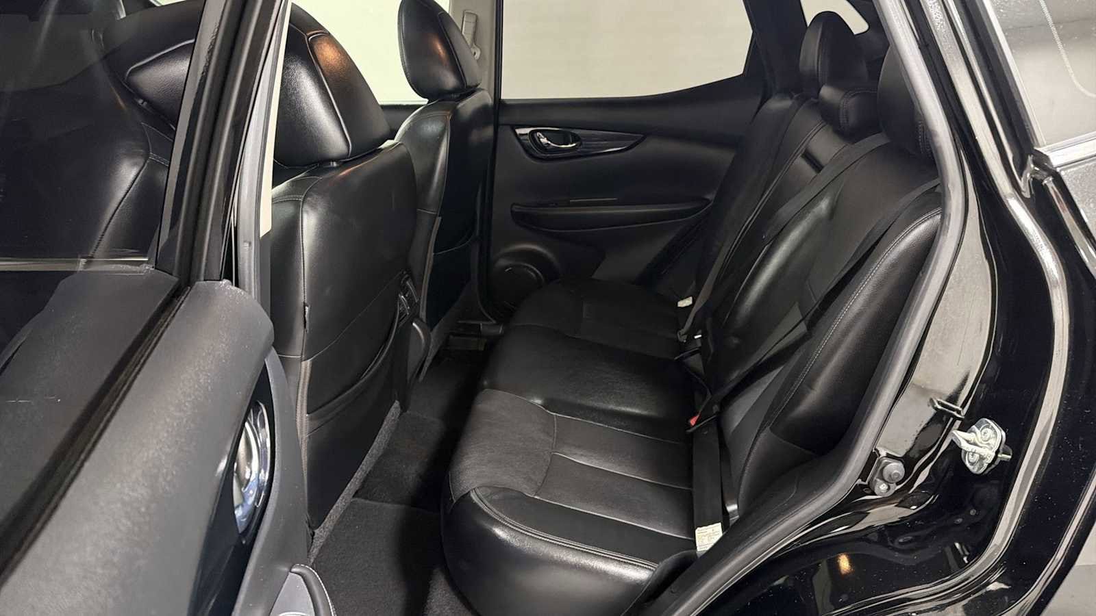 Thumbnail: 2018 Nissan Rogue Sport - 25