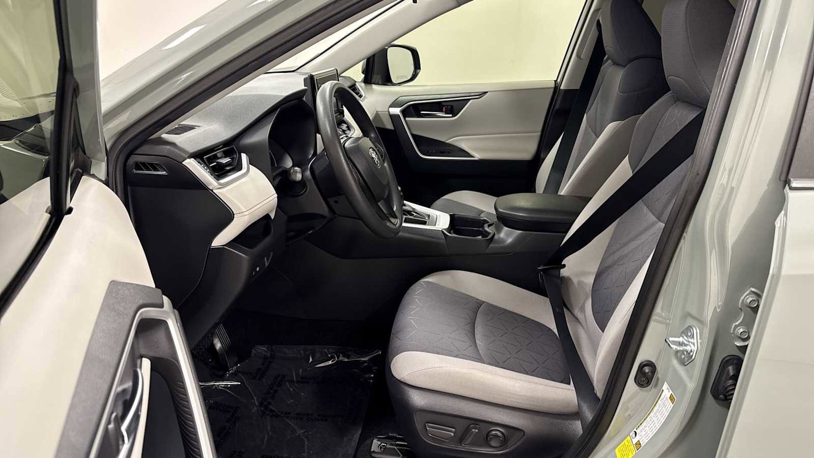 Thumbnail: 2021 Toyota RAV4 - 13