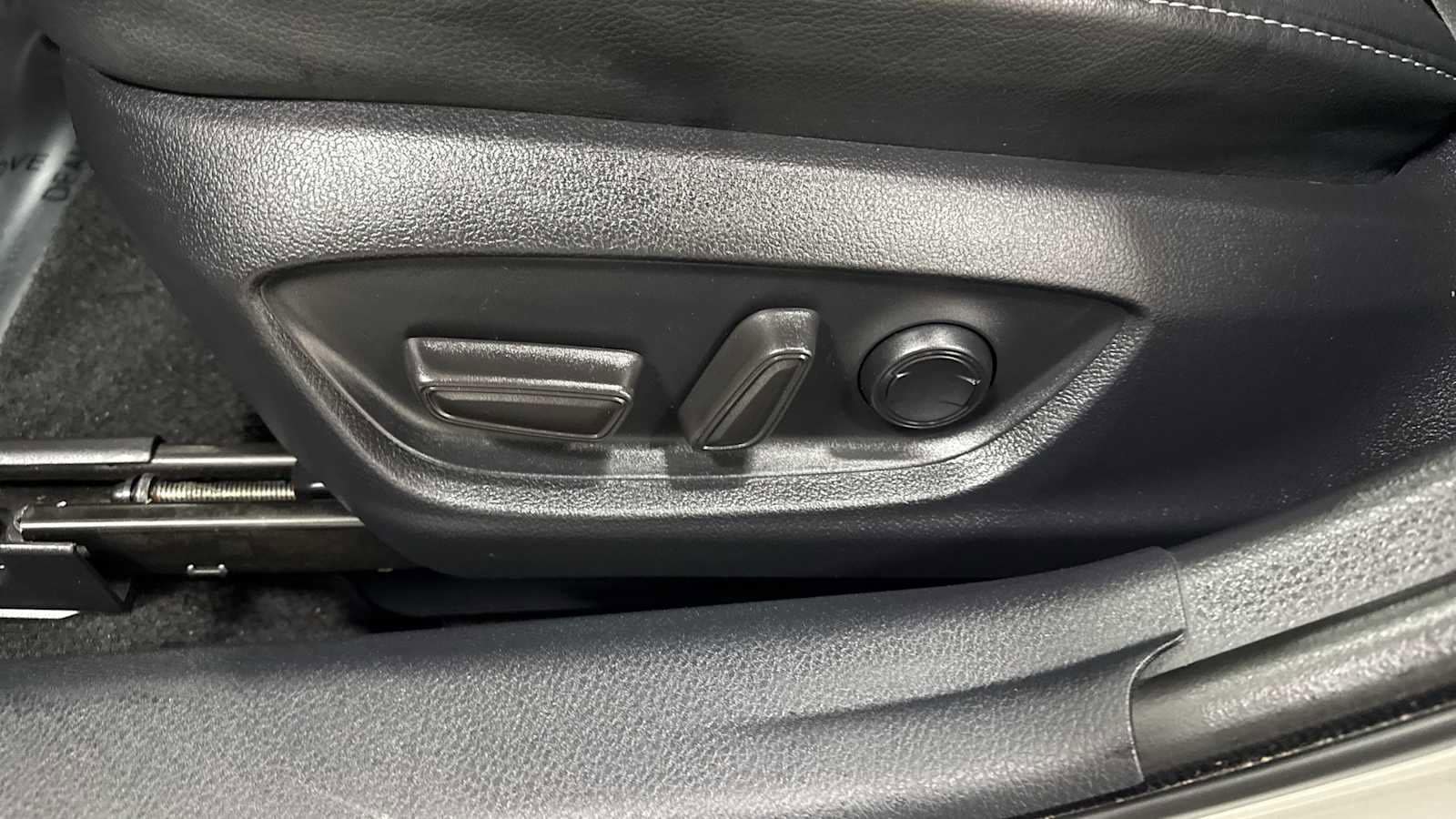 Thumbnail: 2023 Toyota Camry - 14