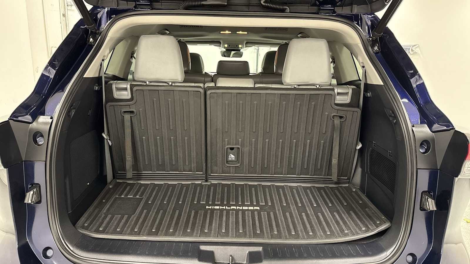 Thumbnail: 2021 Toyota Highlander - 29