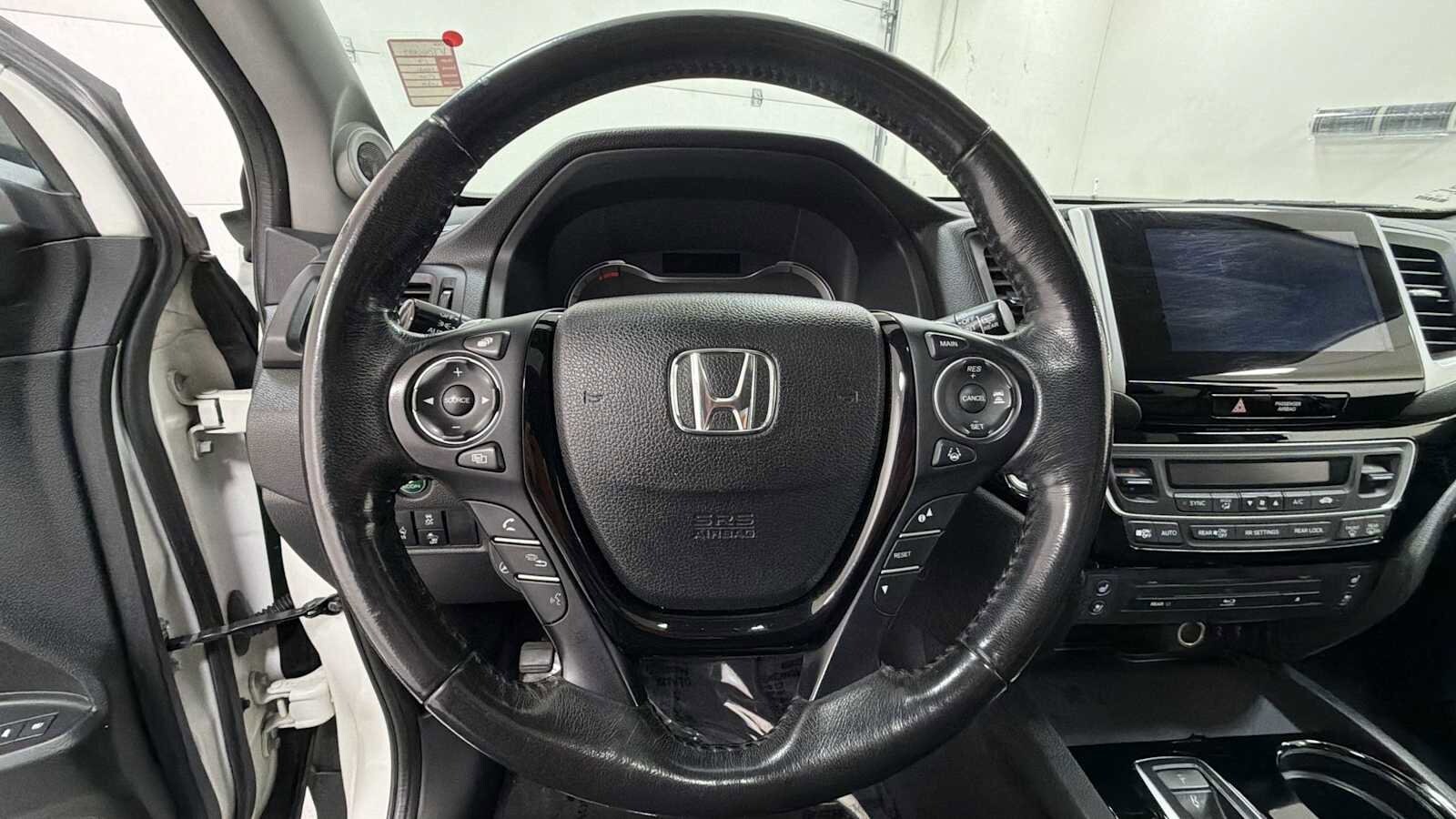 Thumbnail: 2017 Honda Pilot - 16