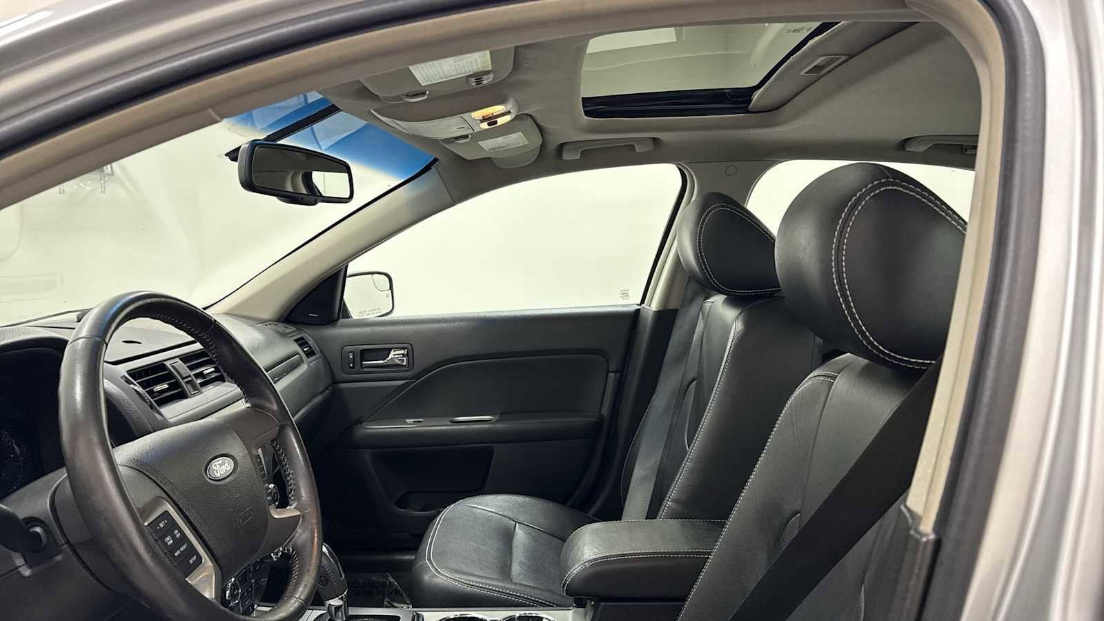 Thumbnail: 2011 Ford Fusion - 22