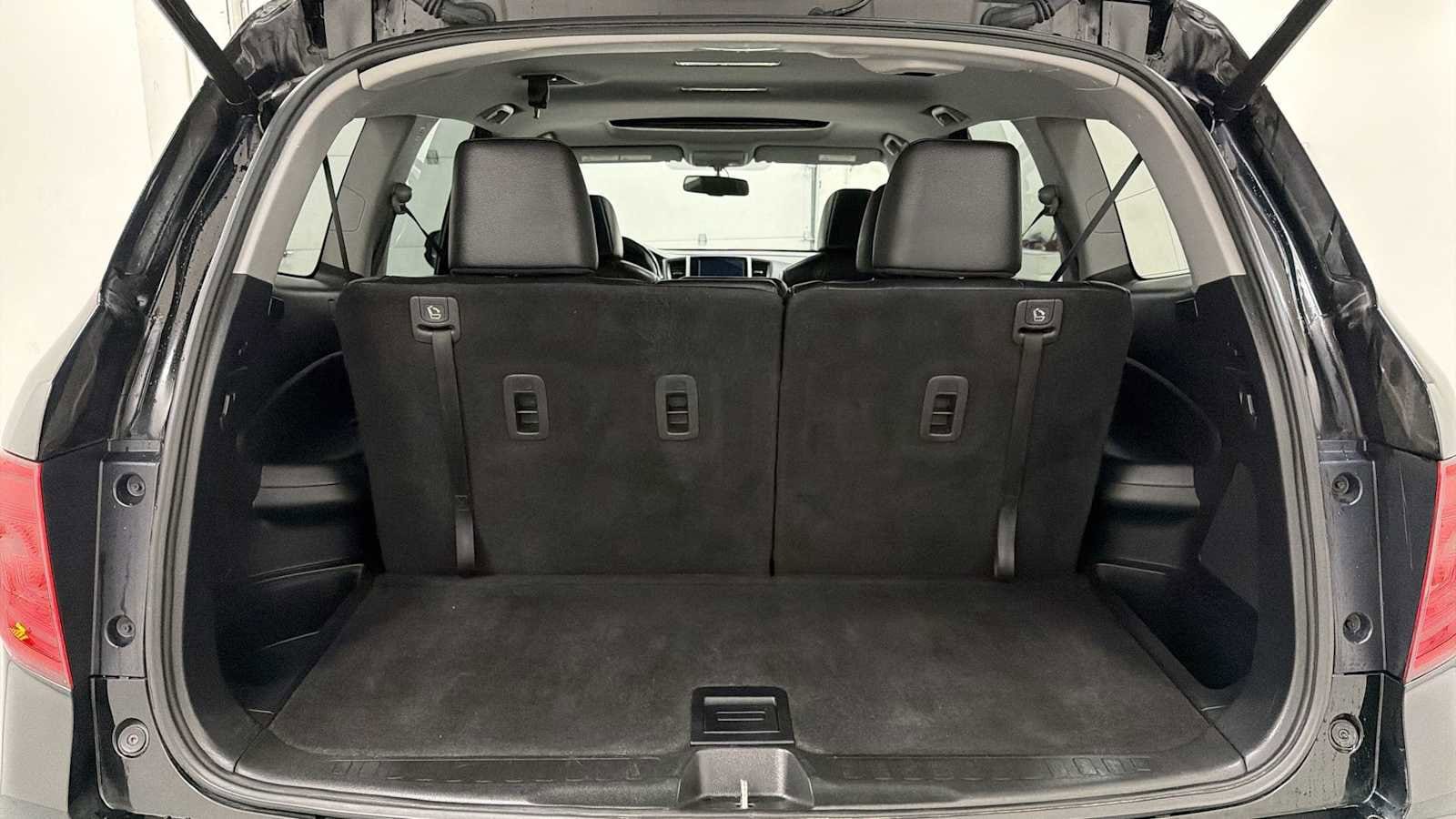 Thumbnail: 2017 Honda Pilot - 28