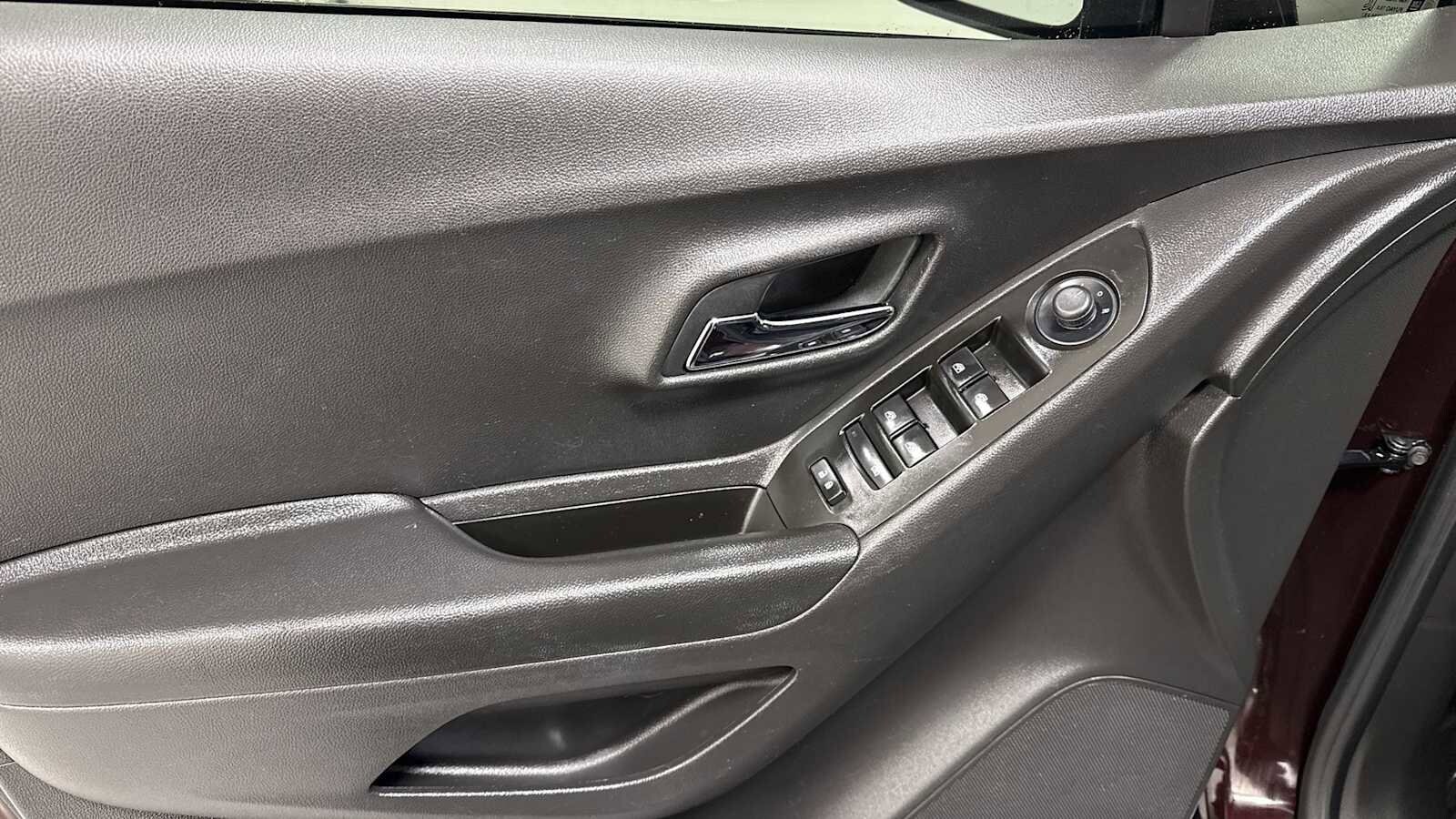 Thumbnail: 2022 Chevrolet Trax - 15