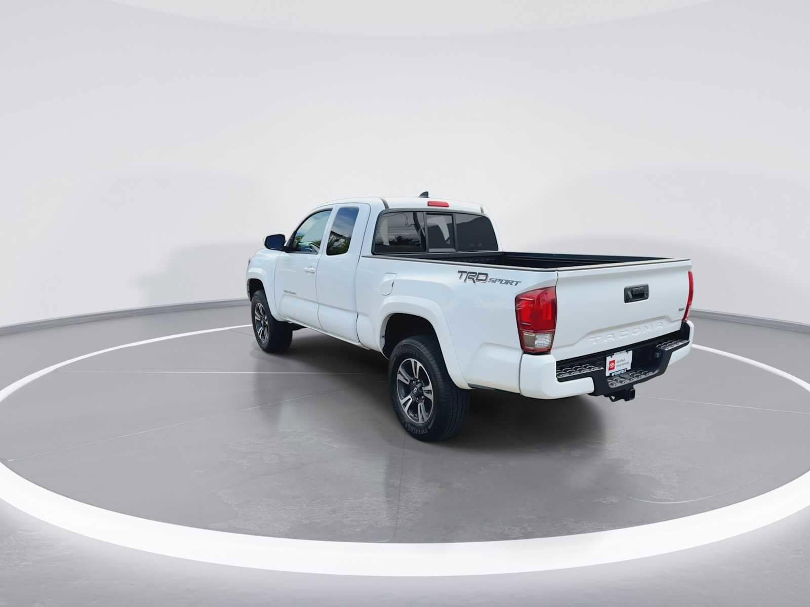 Thumbnail: 2016 Toyota Tacoma - 6