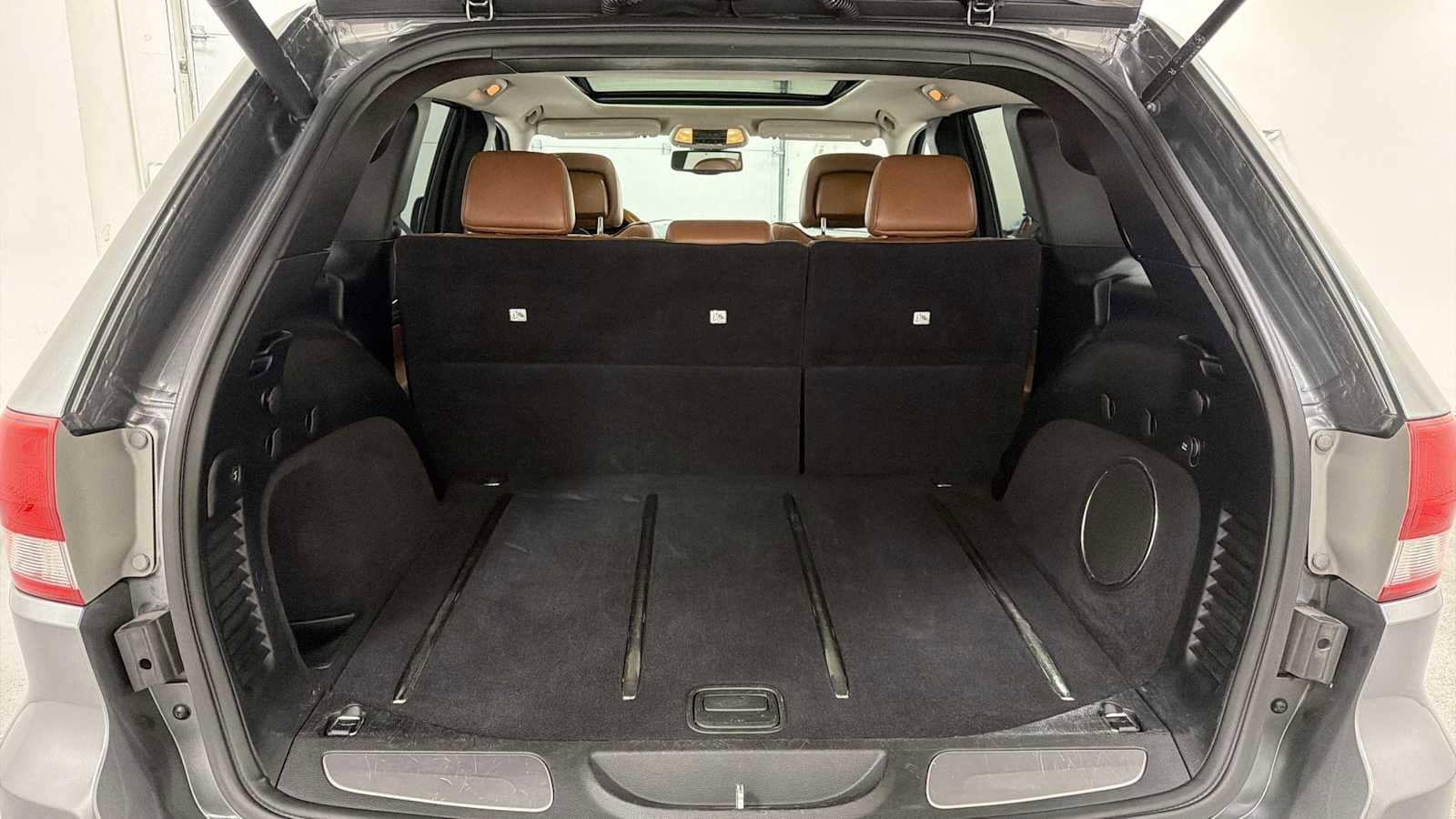 Thumbnail: 2013 Jeep Grand Cherokee - 28