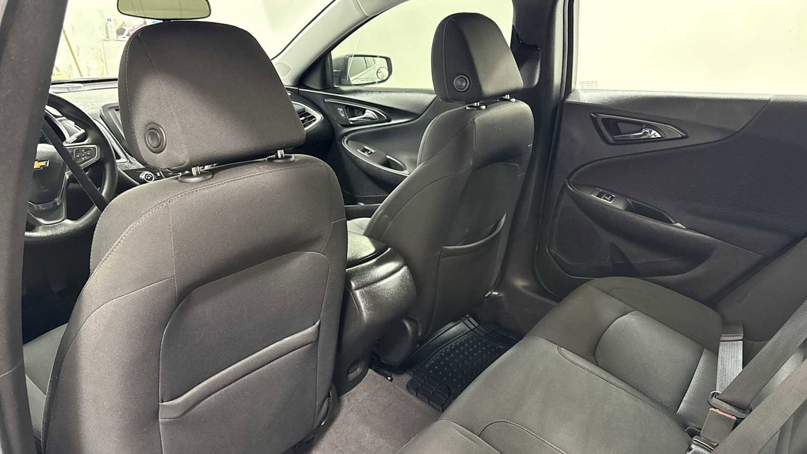 Thumbnail: 2018 Chevrolet Malibu - 24