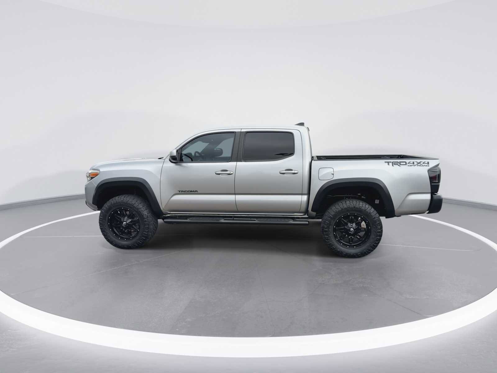 Thumbnail: 2018 Toyota Tacoma - 5