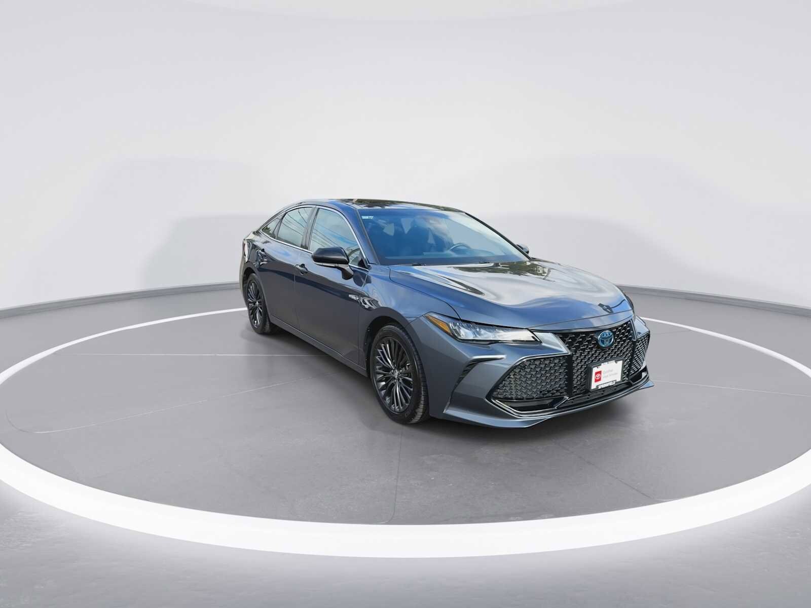 2019 Toyota Avalon Hybrid XSE photo 2