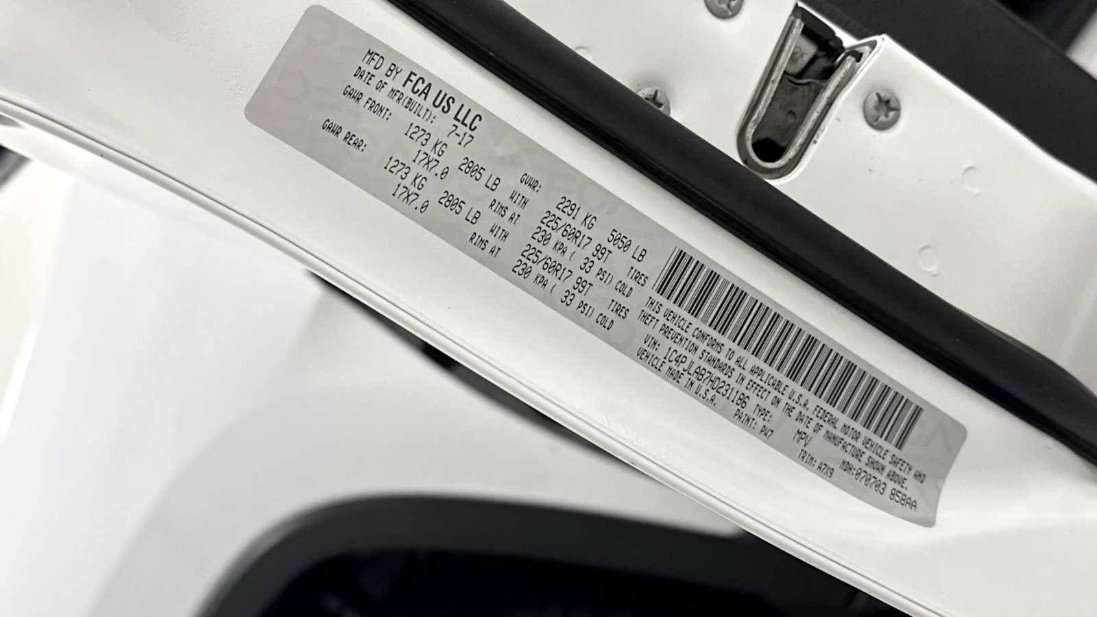 Thumbnail: 2017 Jeep Cherokee - 11