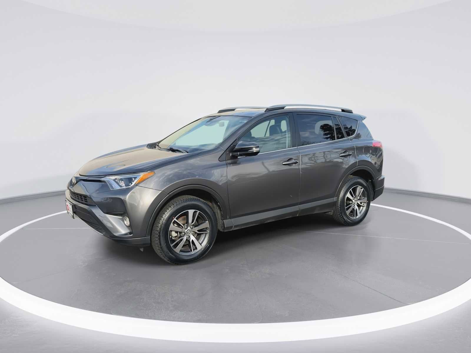 Thumbnail: 2017 Toyota RAV4 - 4