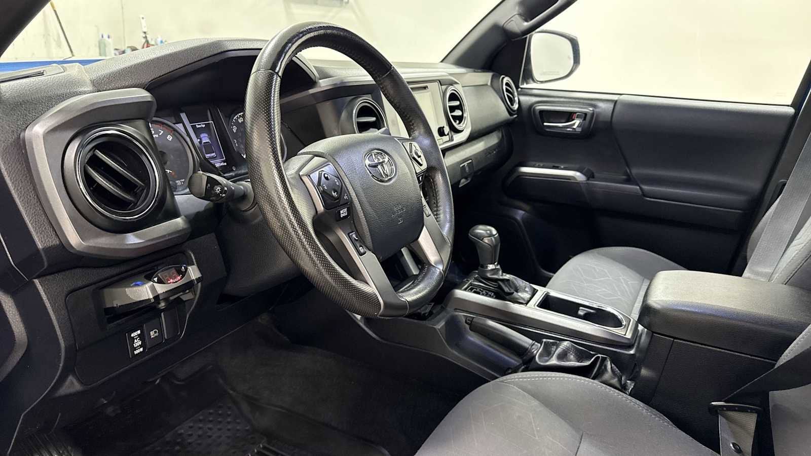 Thumbnail: 2018 Toyota Tacoma - 12