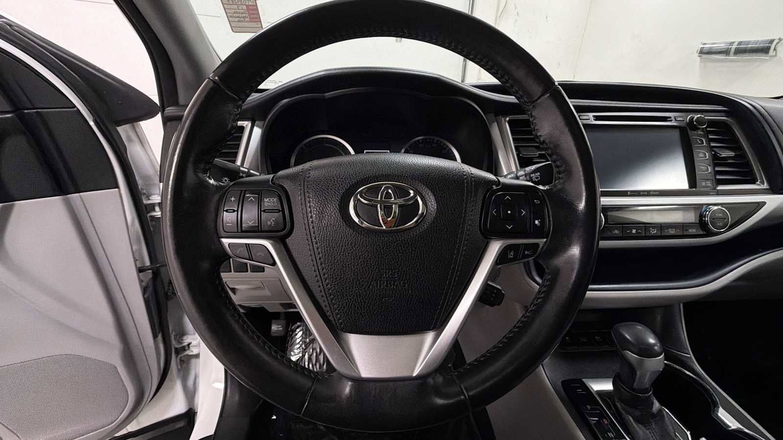 Thumbnail: 2017 Toyota Highlander - 16