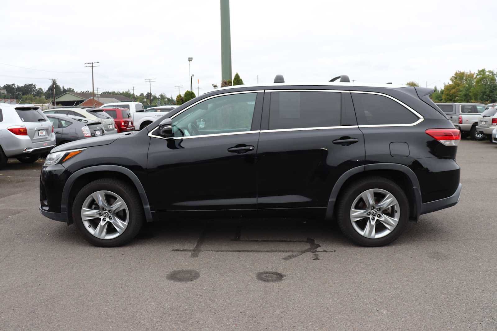 Thumbnail: 2017 Toyota Highlander - 8