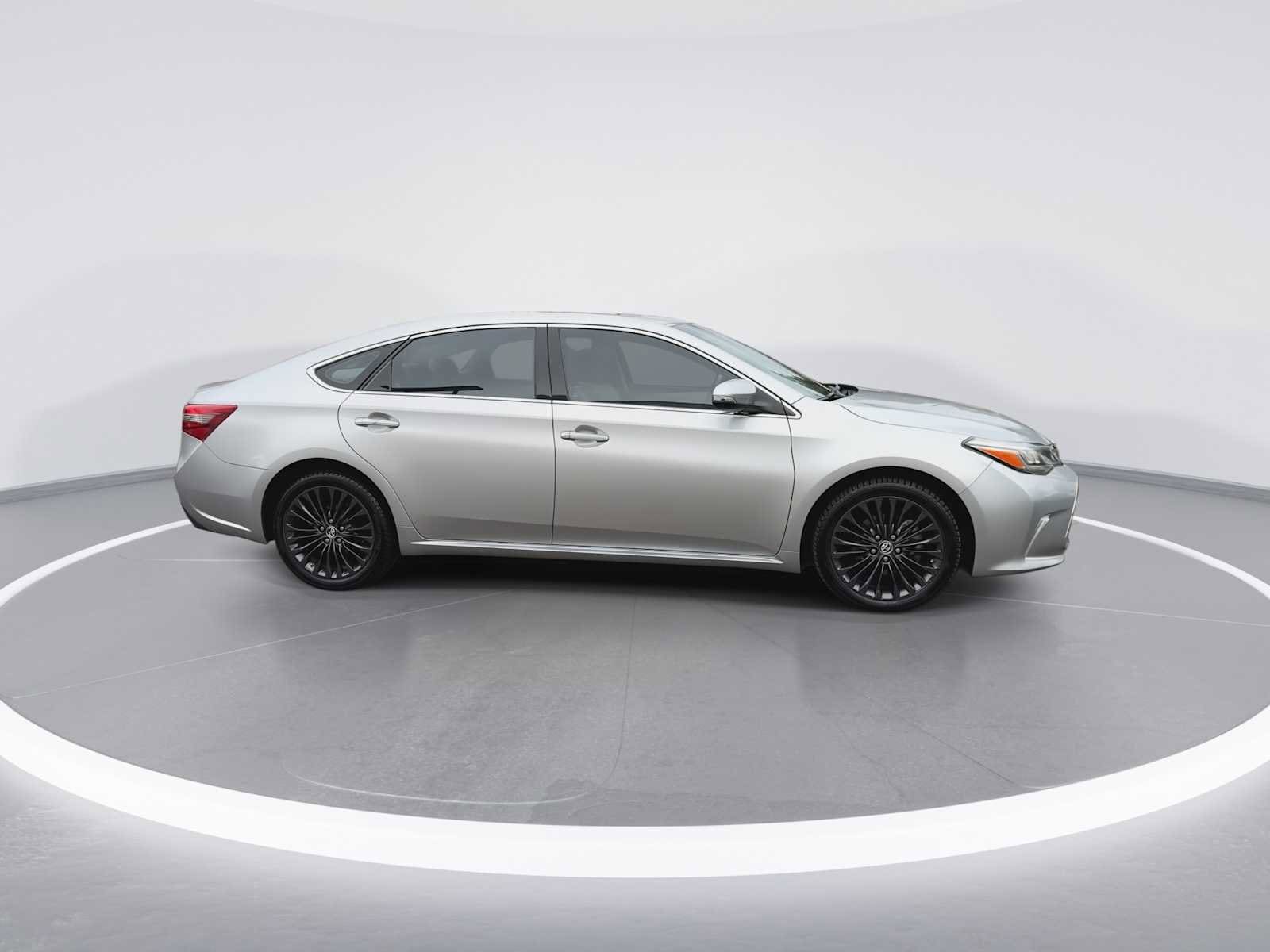 Thumbnail: 2016 Toyota Avalon - 9