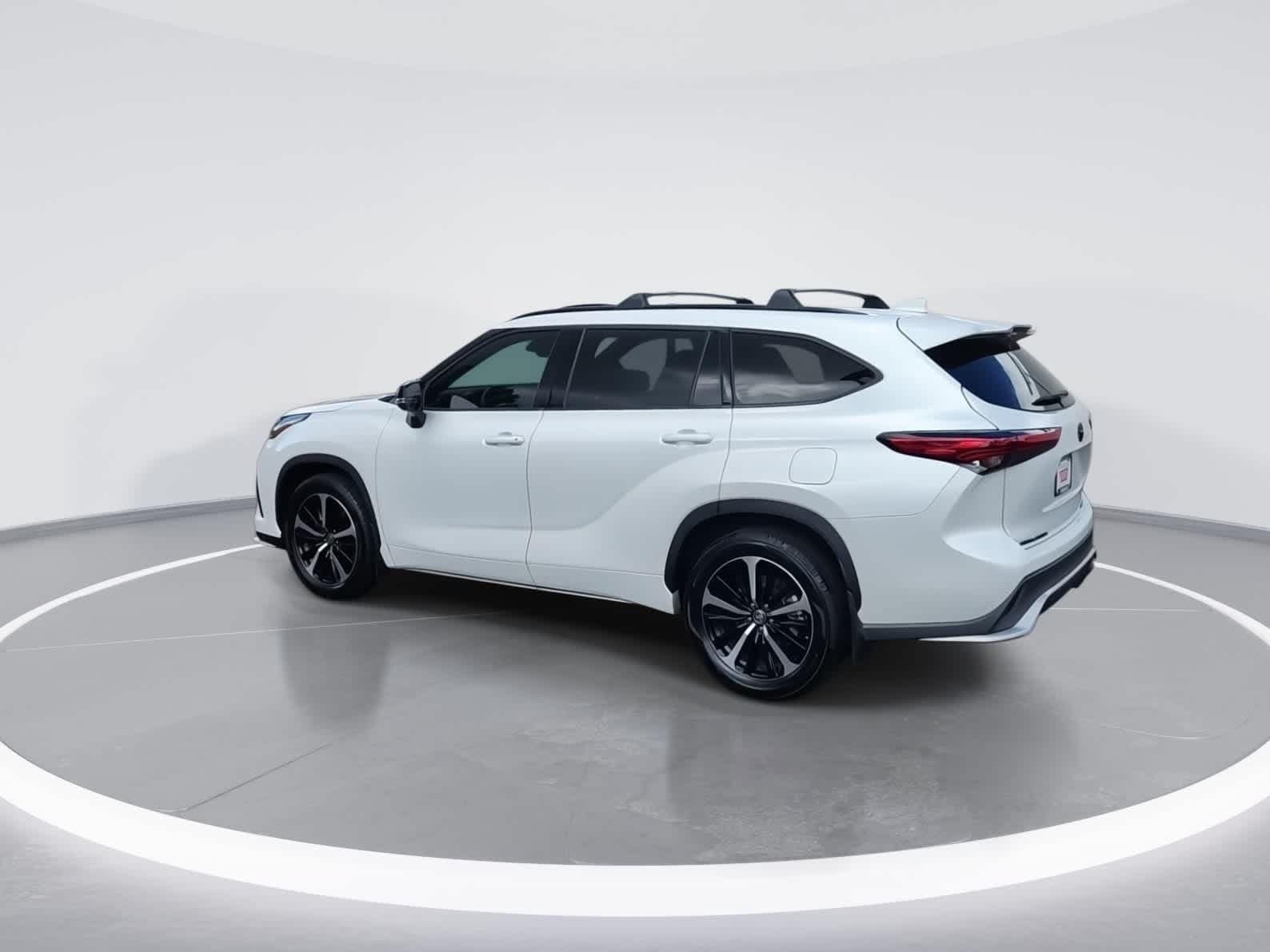 Thumbnail: 2022 Toyota Highlander - 6