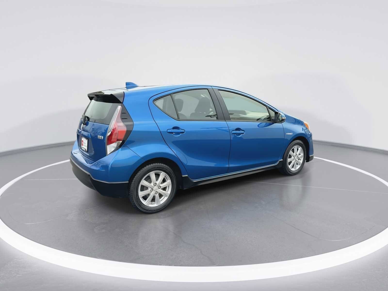 Thumbnail: 2017 Toyota Prius c - 8